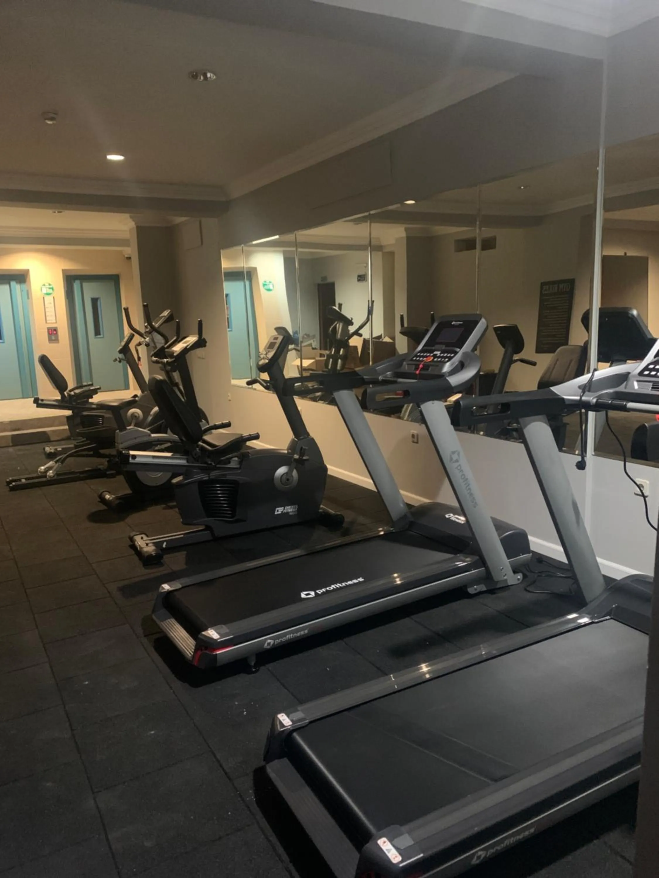 Fitness centre/facilities in May Flower Apart Hotel