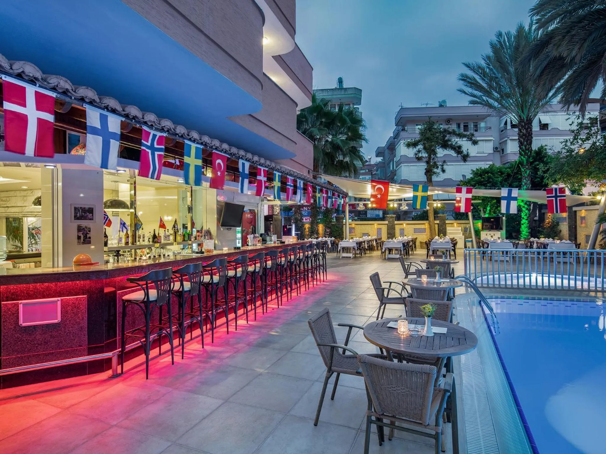 Restaurant/places to eat in May Flower Apart Hotel