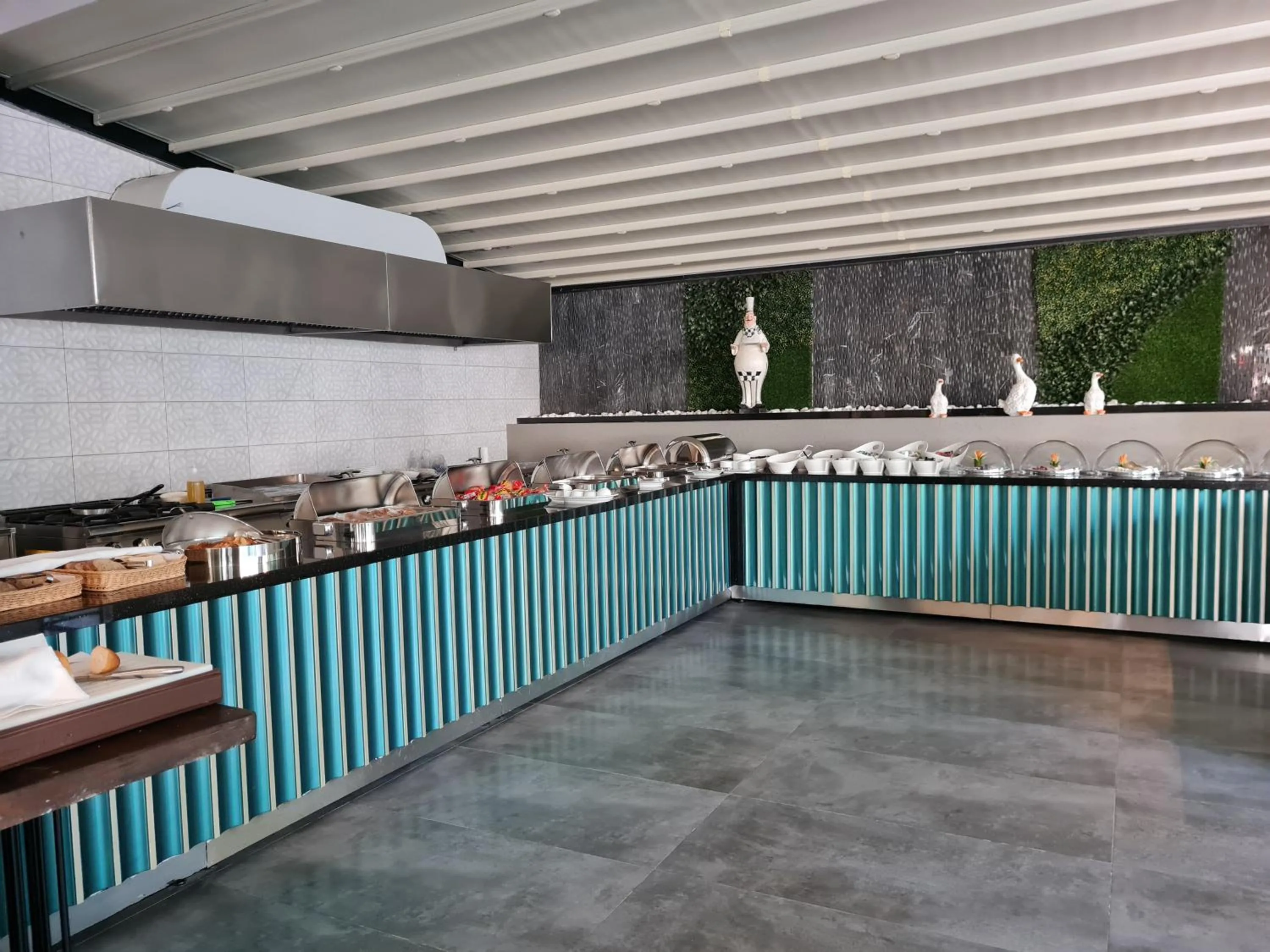 Buffet breakfast in May Flower Apart Hotel