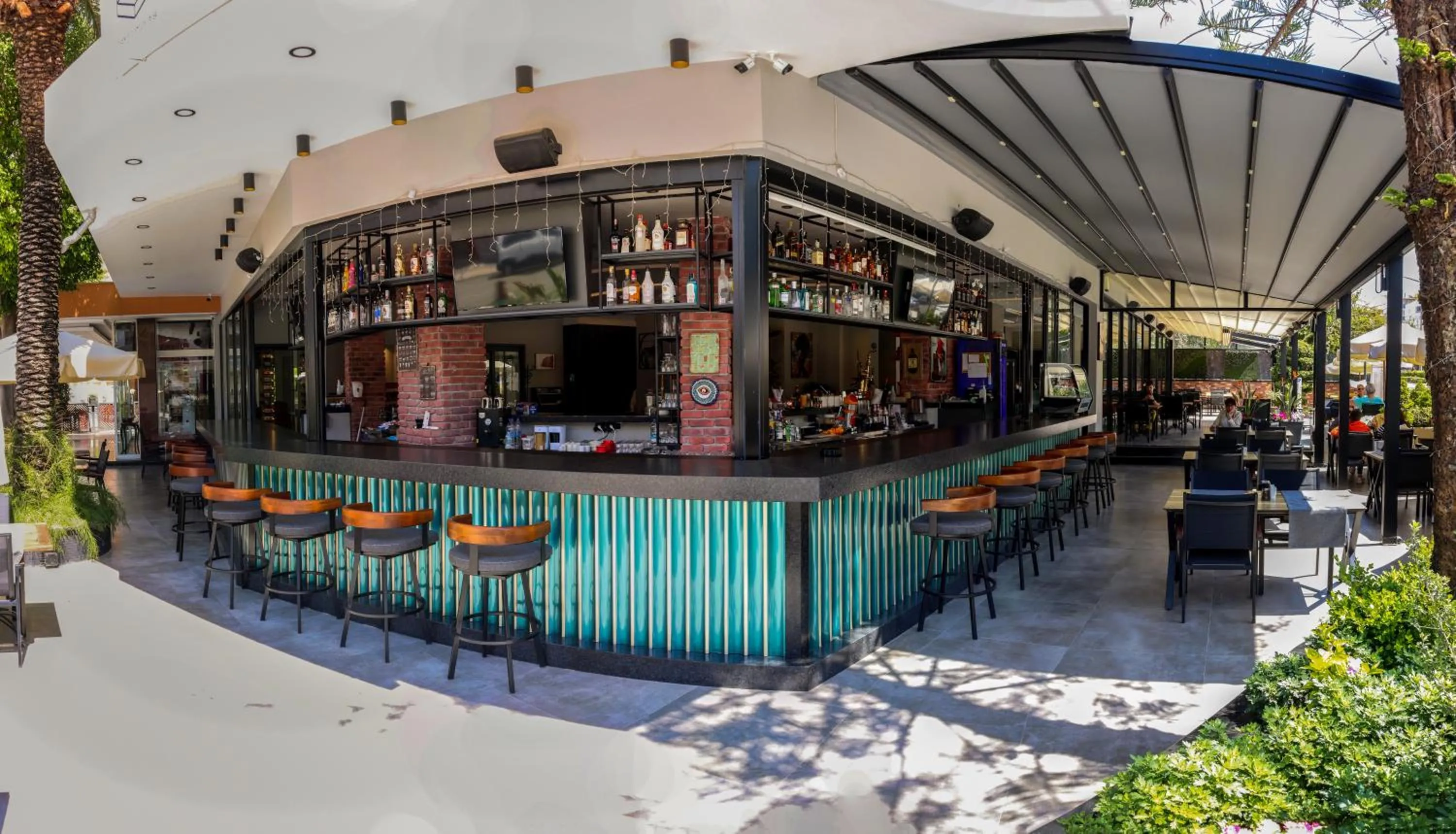 Restaurant/places to eat in May Flower Apart Hotel