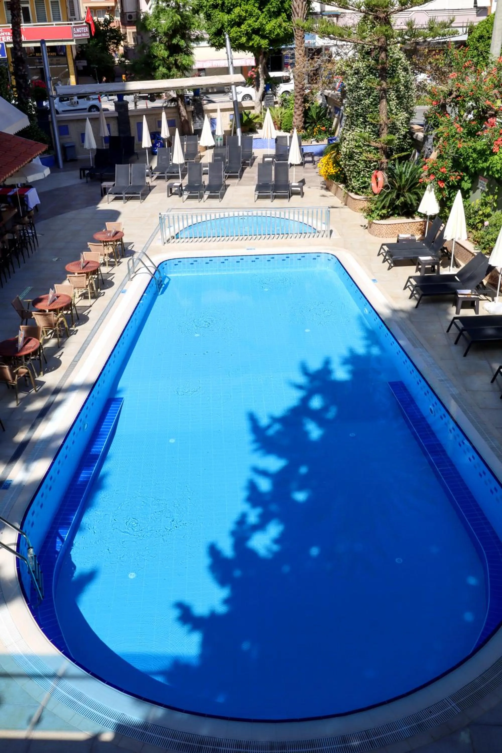 Swimming pool in May Flower Apart Hotel