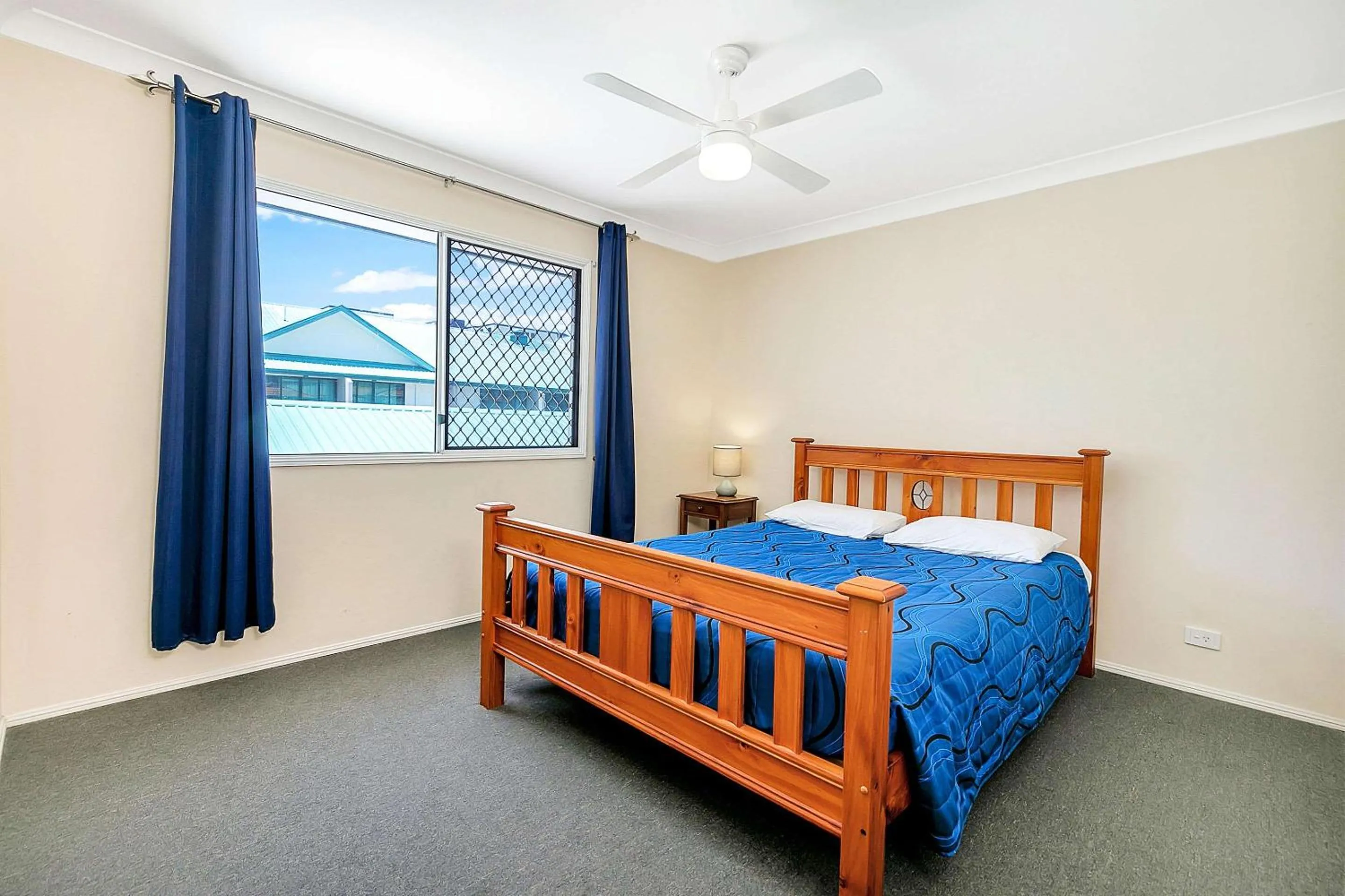 Photo of the whole room, Bed in Comfort Hotel Pacific Cleveland