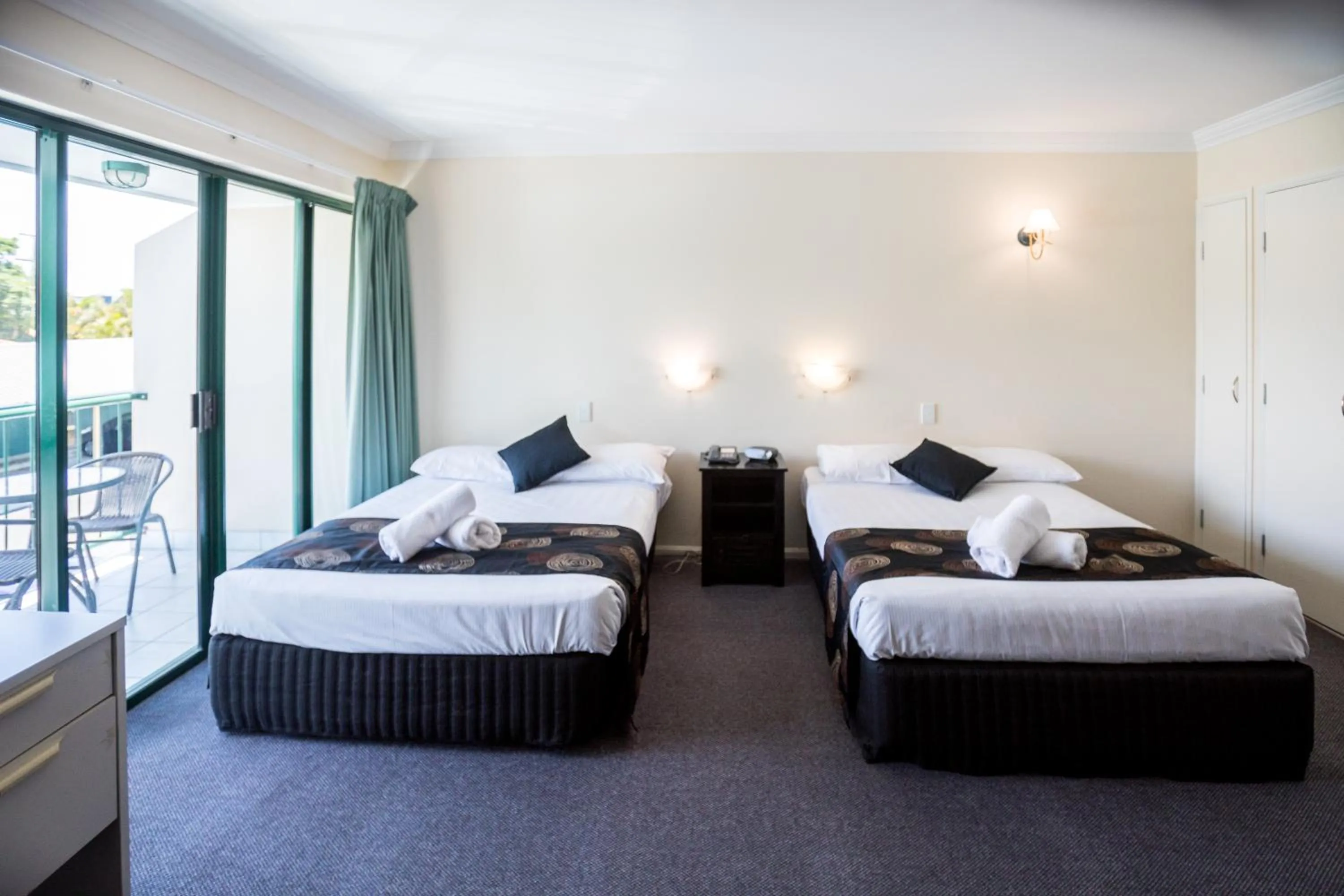 Bed in Comfort Hotel Pacific Cleveland