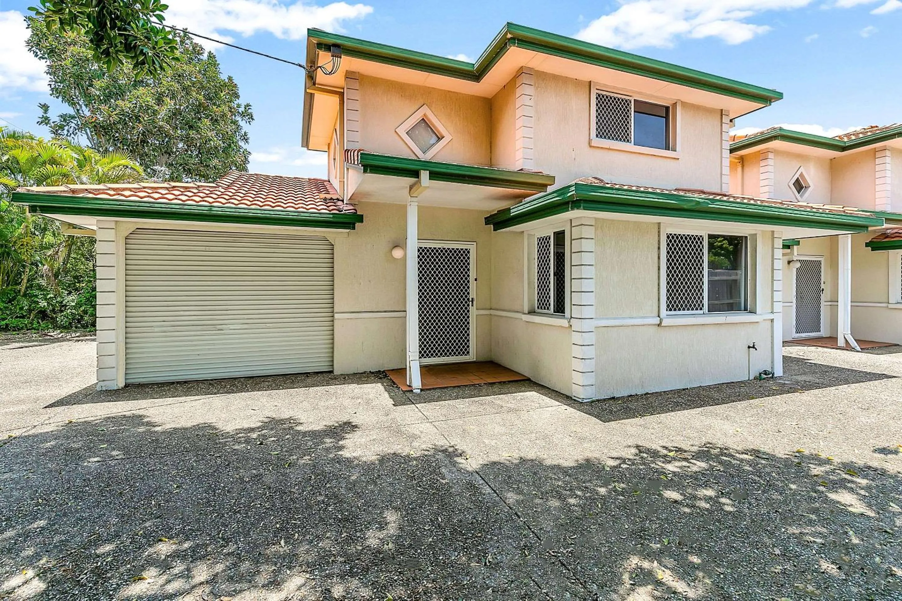Bedroom in Comfort Hotel Pacific Cleveland