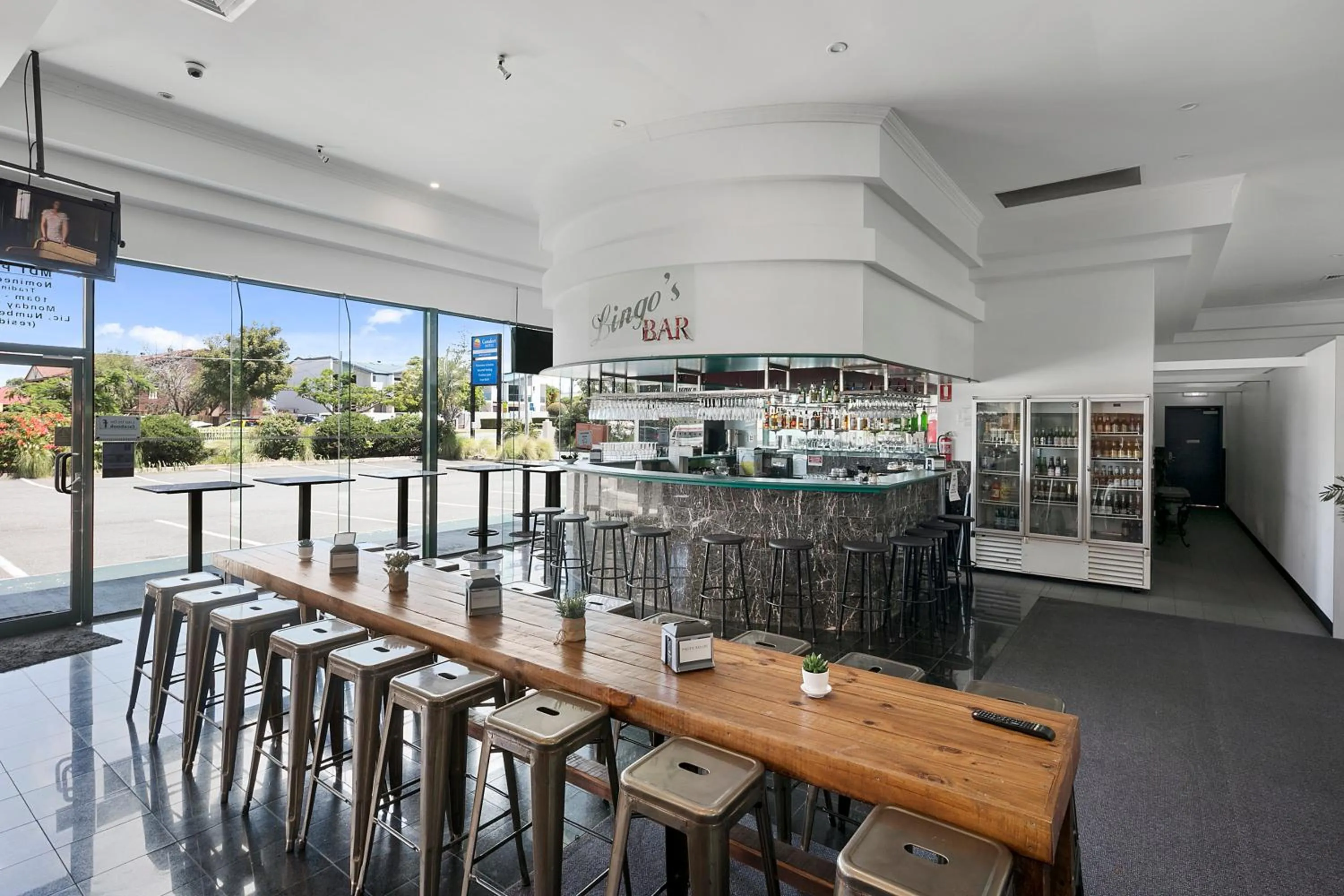 Lounge or bar in Comfort Hotel Pacific Cleveland