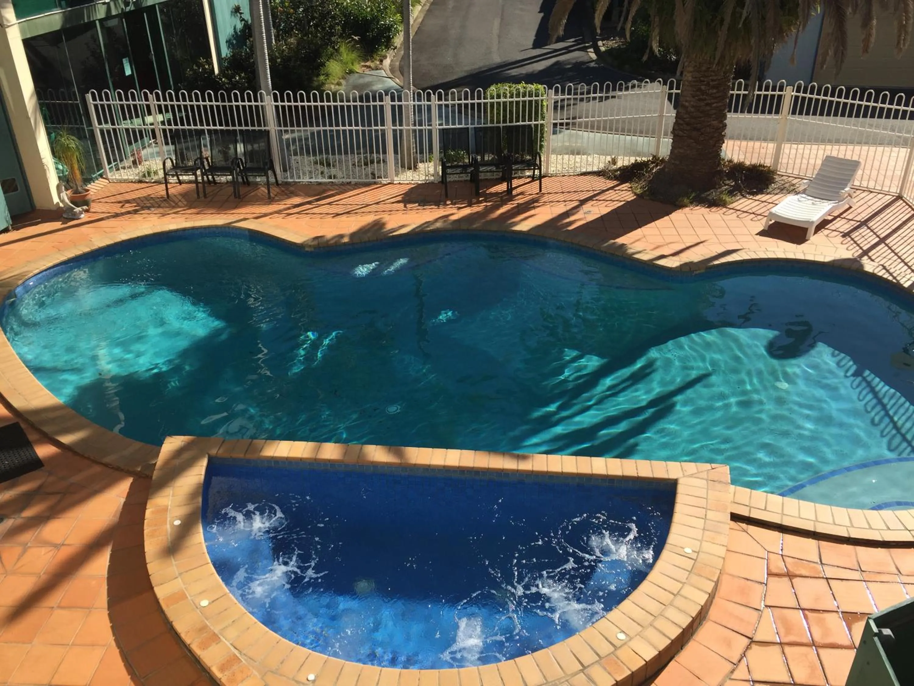 Swimming pool in Comfort Hotel Pacific Cleveland