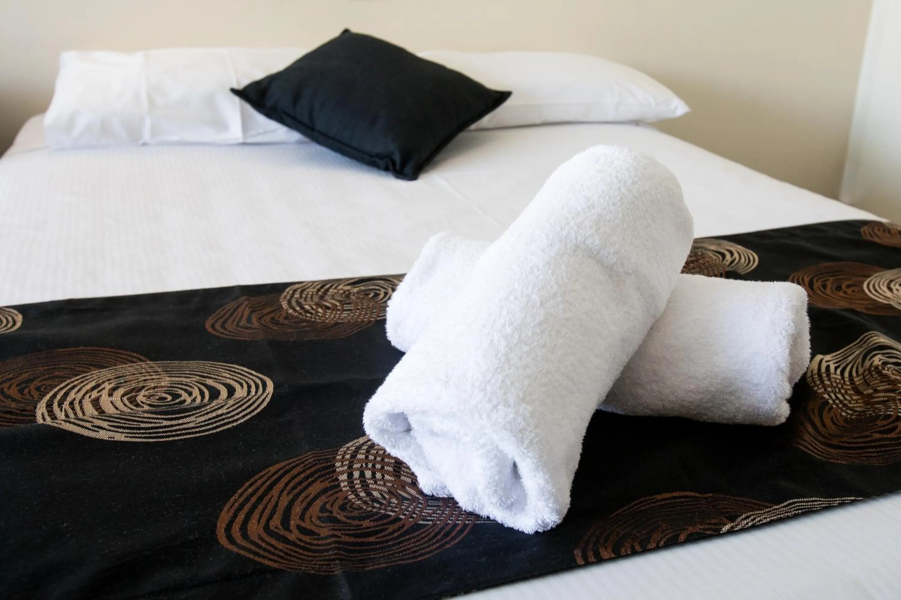 Bed in Comfort Hotel Pacific Cleveland