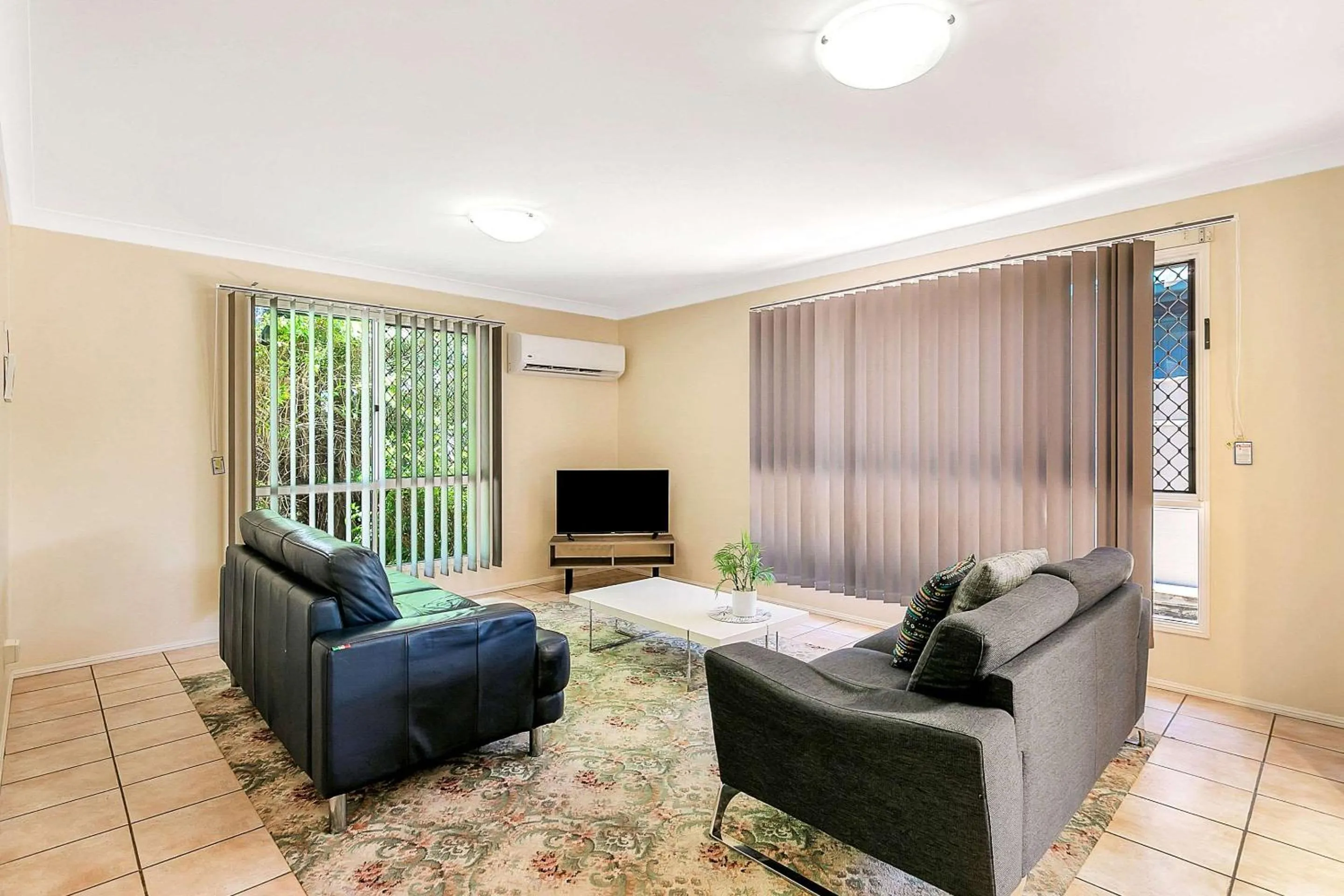 Bedroom, Bed in Comfort Hotel Pacific Cleveland