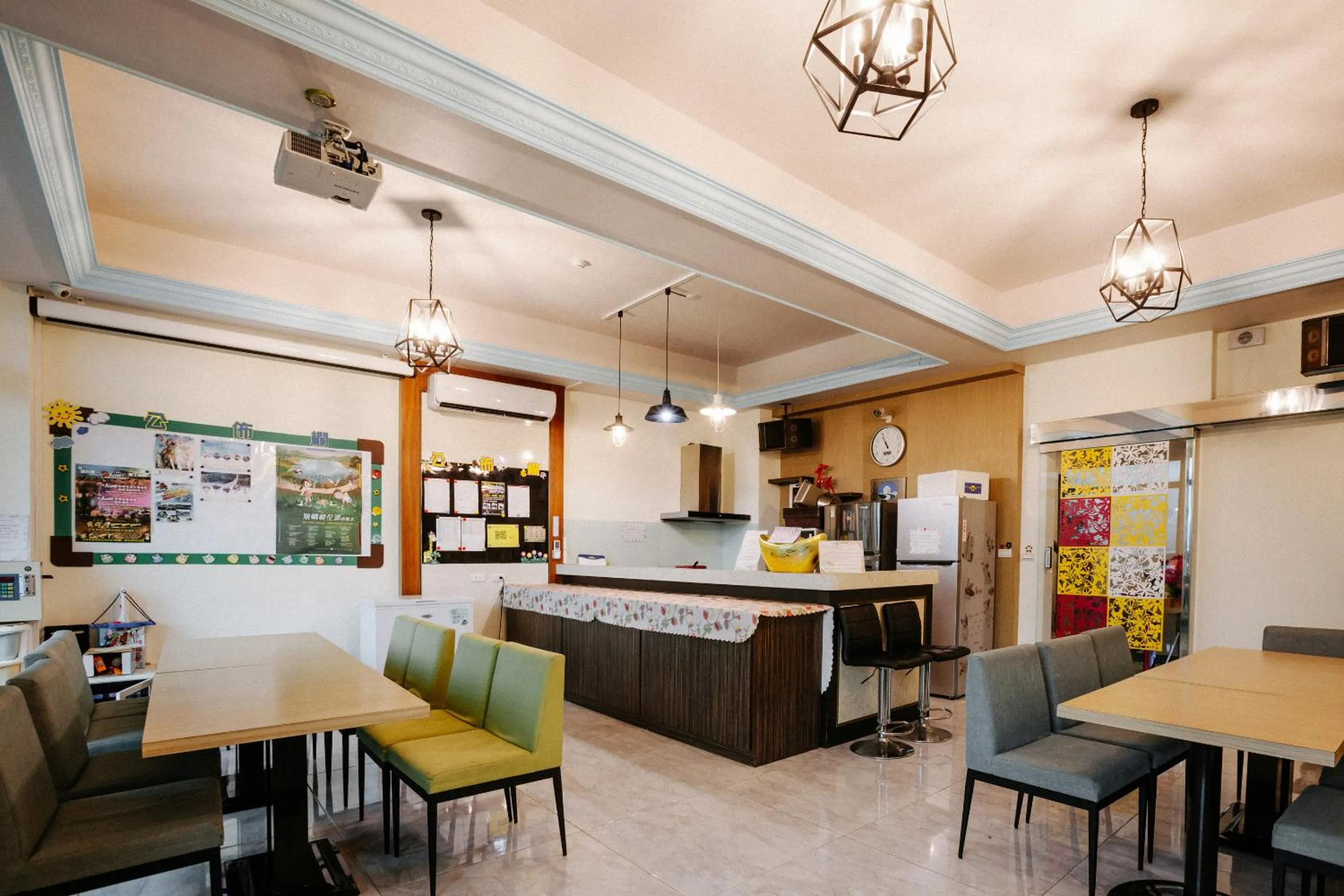 Restaurant/places to eat in Lisinty Resort