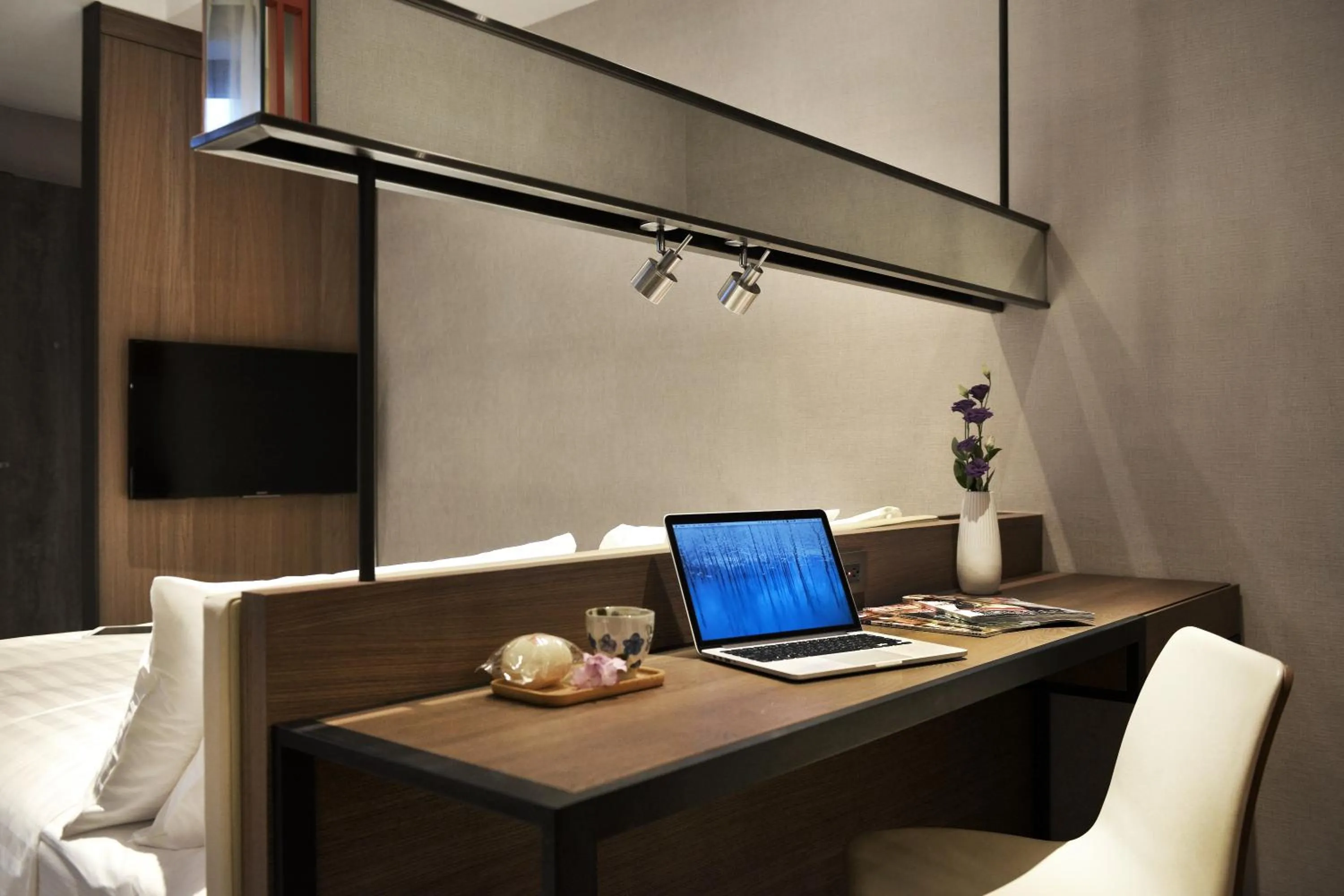 Seating area, Bed in City Place Hotel