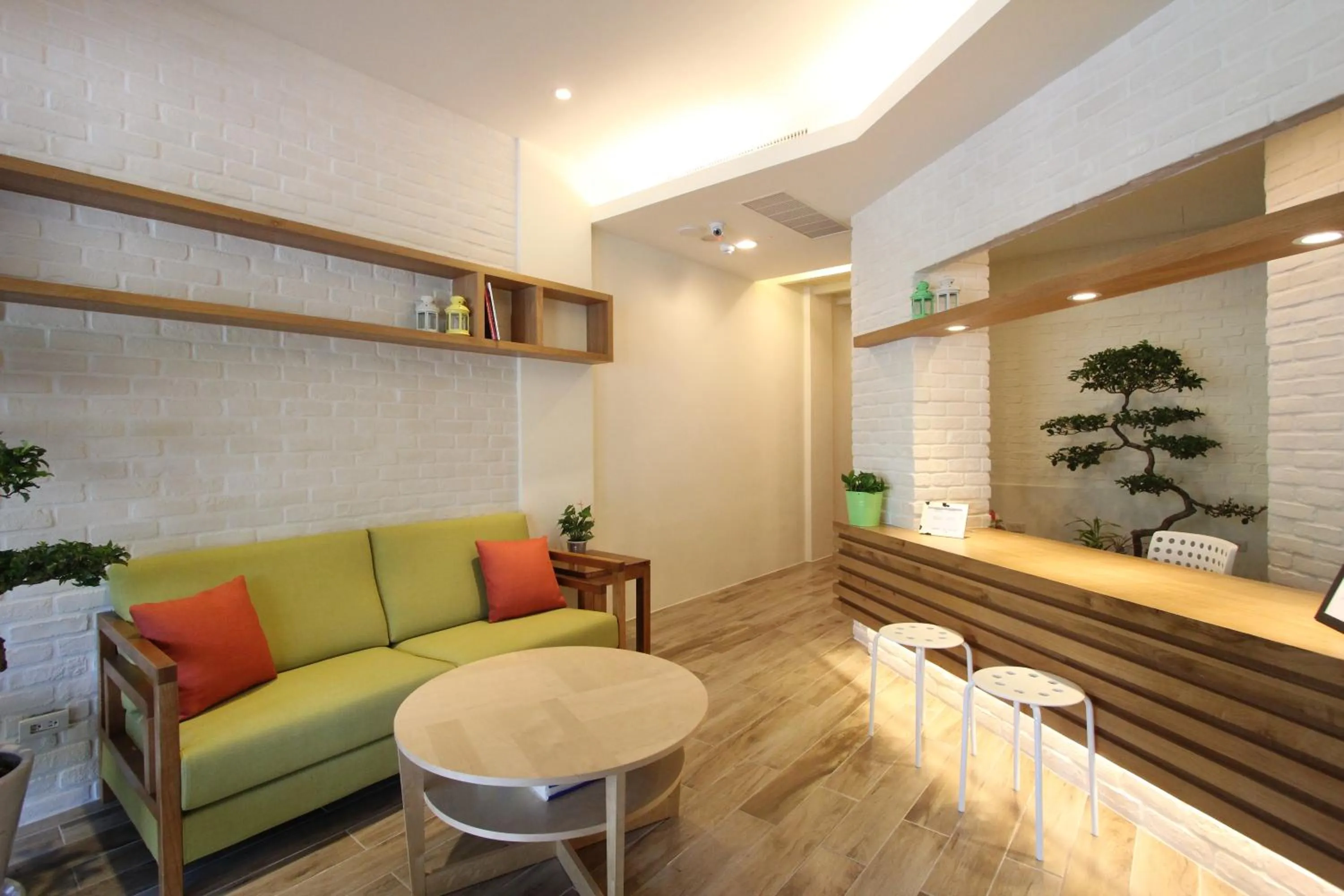 Communal lounge/ TV room in Muguang Inn