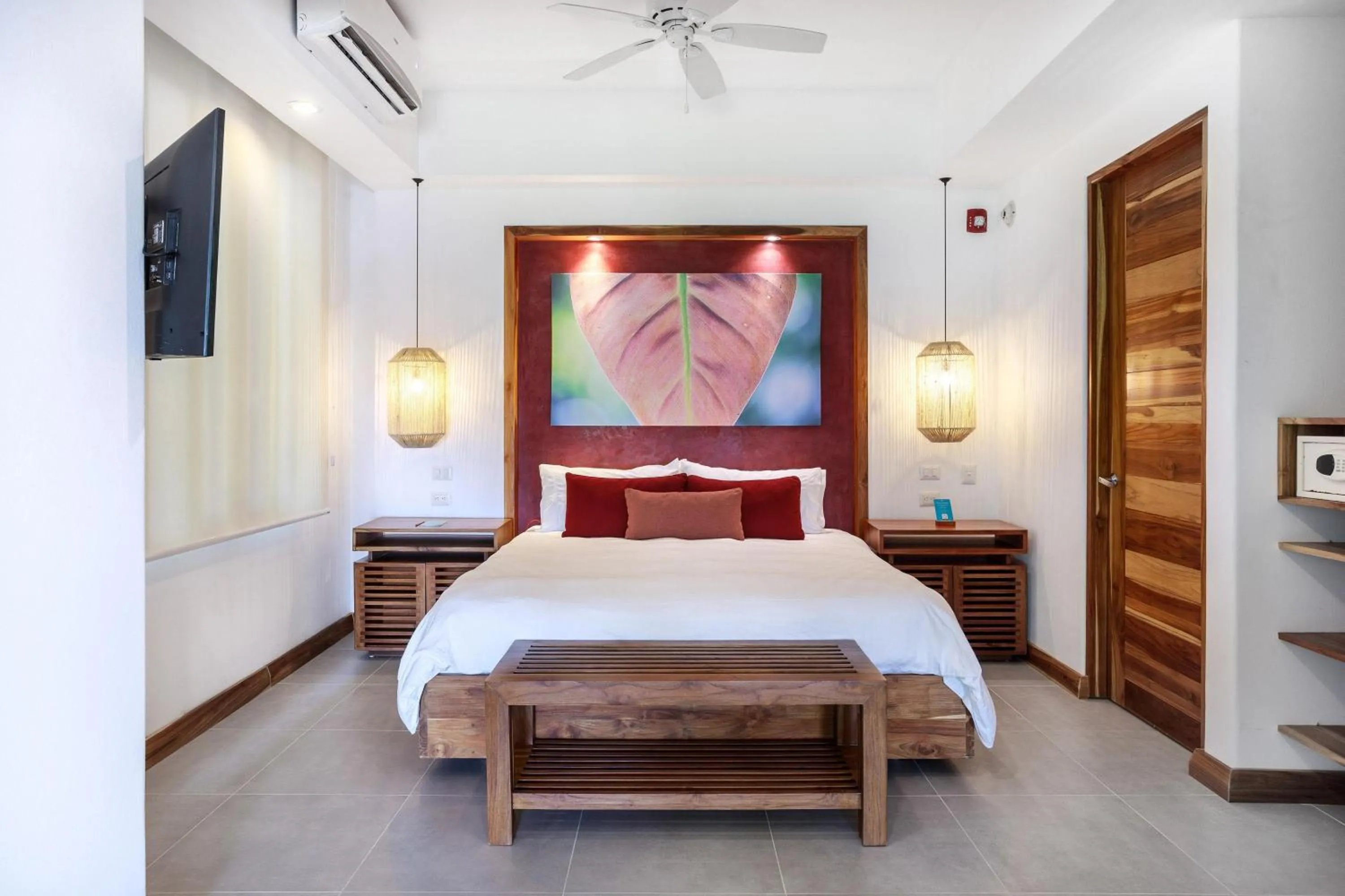 Photo of the whole room, Bed in Arenas Del Mar Beachfront & Rainforest Resort Member of the Cayuga Collection