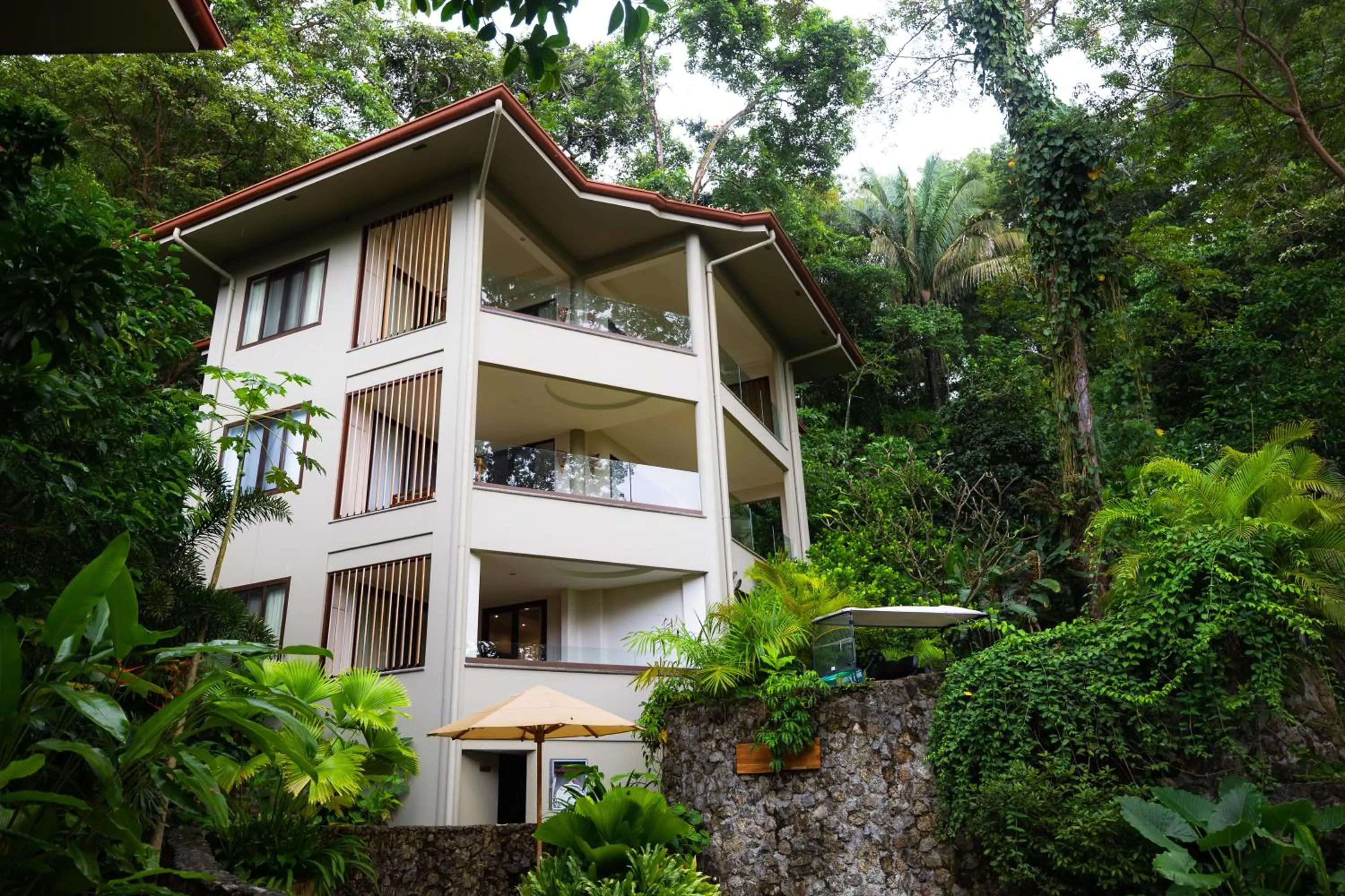Property building in Arenas Del Mar Beachfront & Rainforest Resort Member of the Cayuga Collection