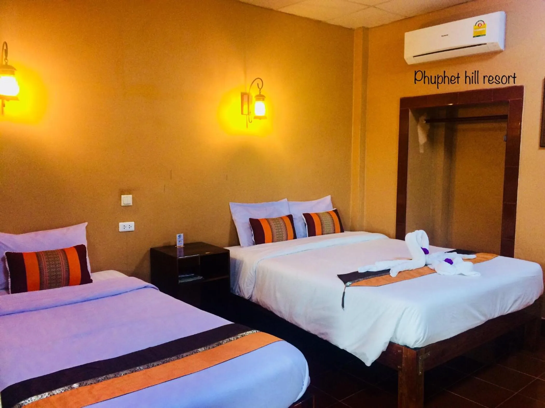 Bed in Phuphet Hill Resort