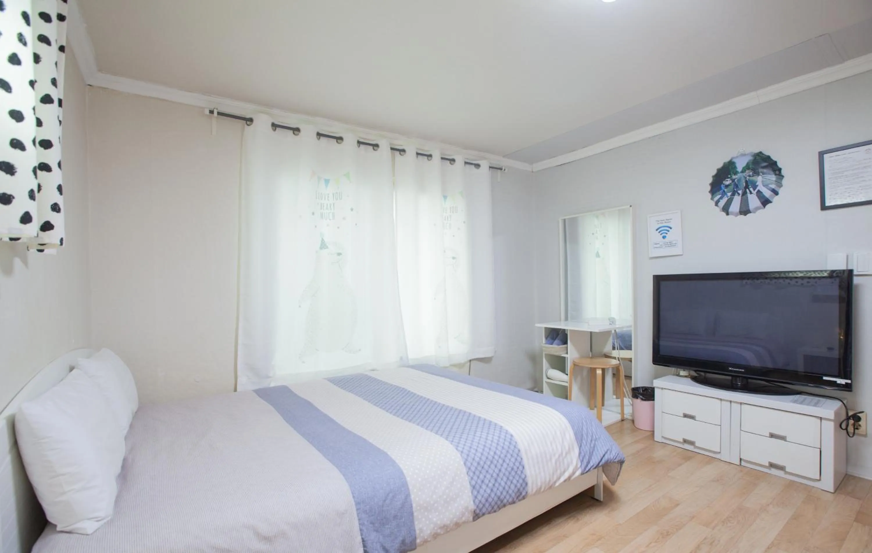 Bedroom, Bed in Jeong House