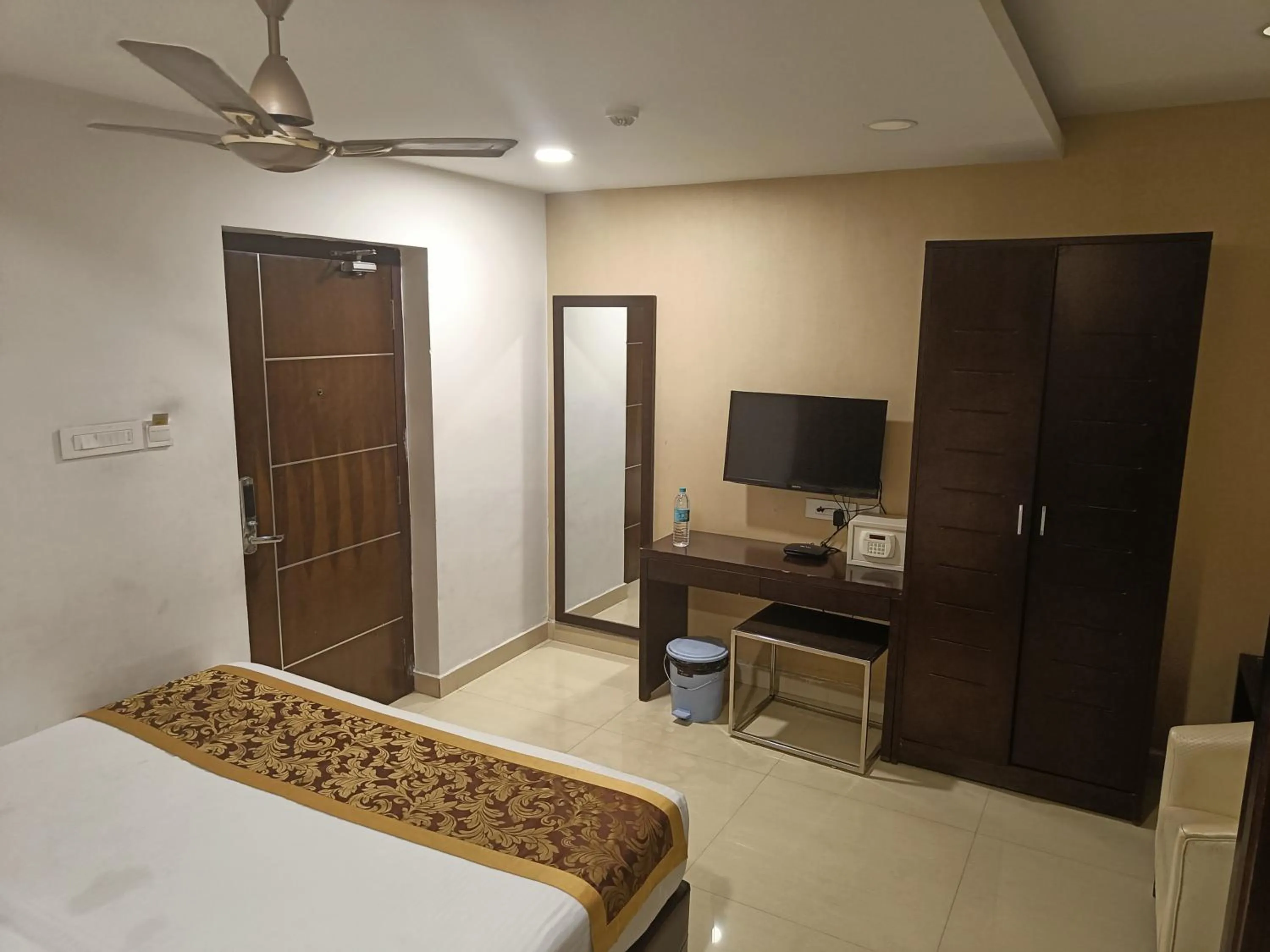 Bed in The Kings Park Residency