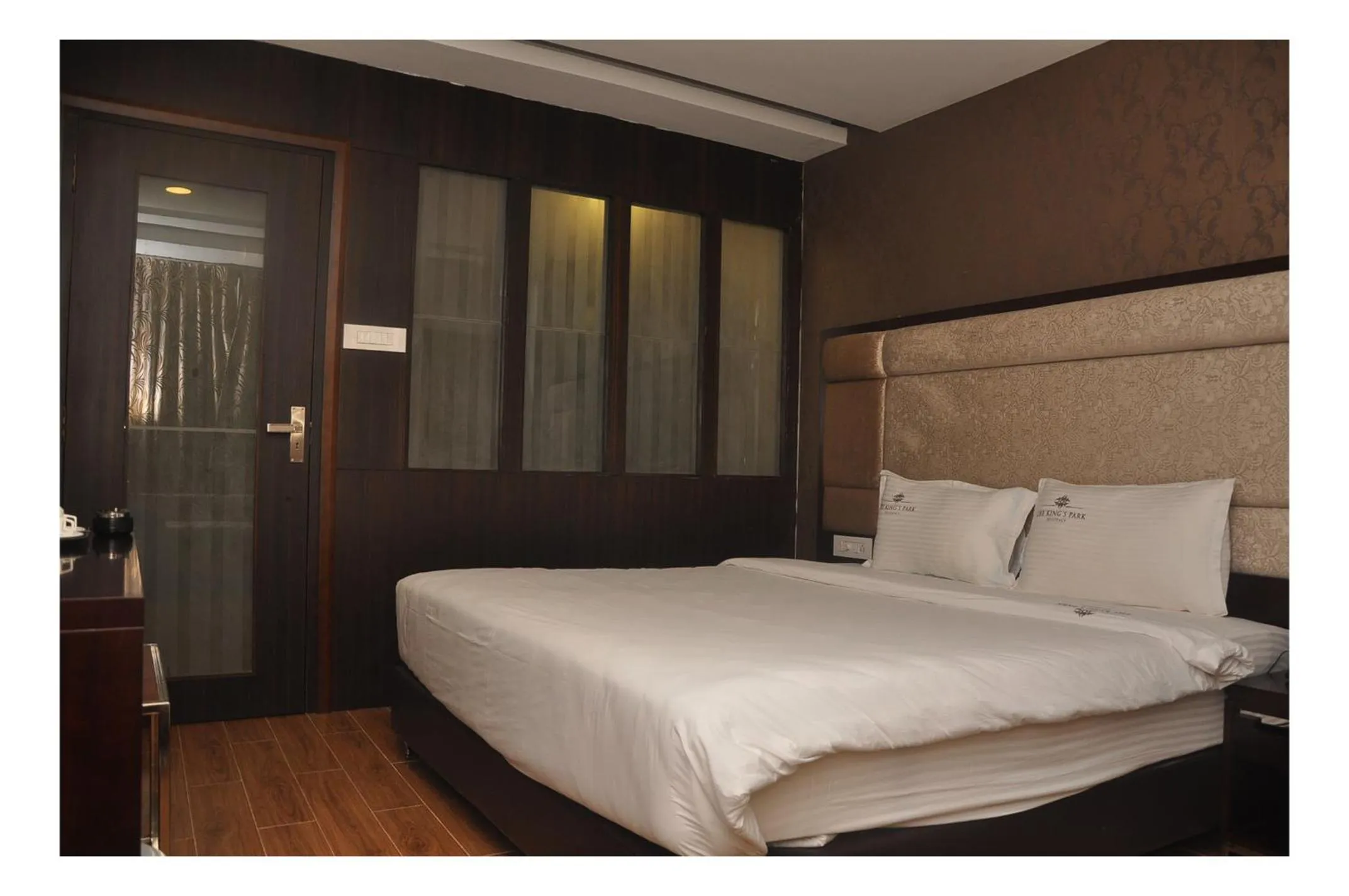 Bed in The Kings Park Residency