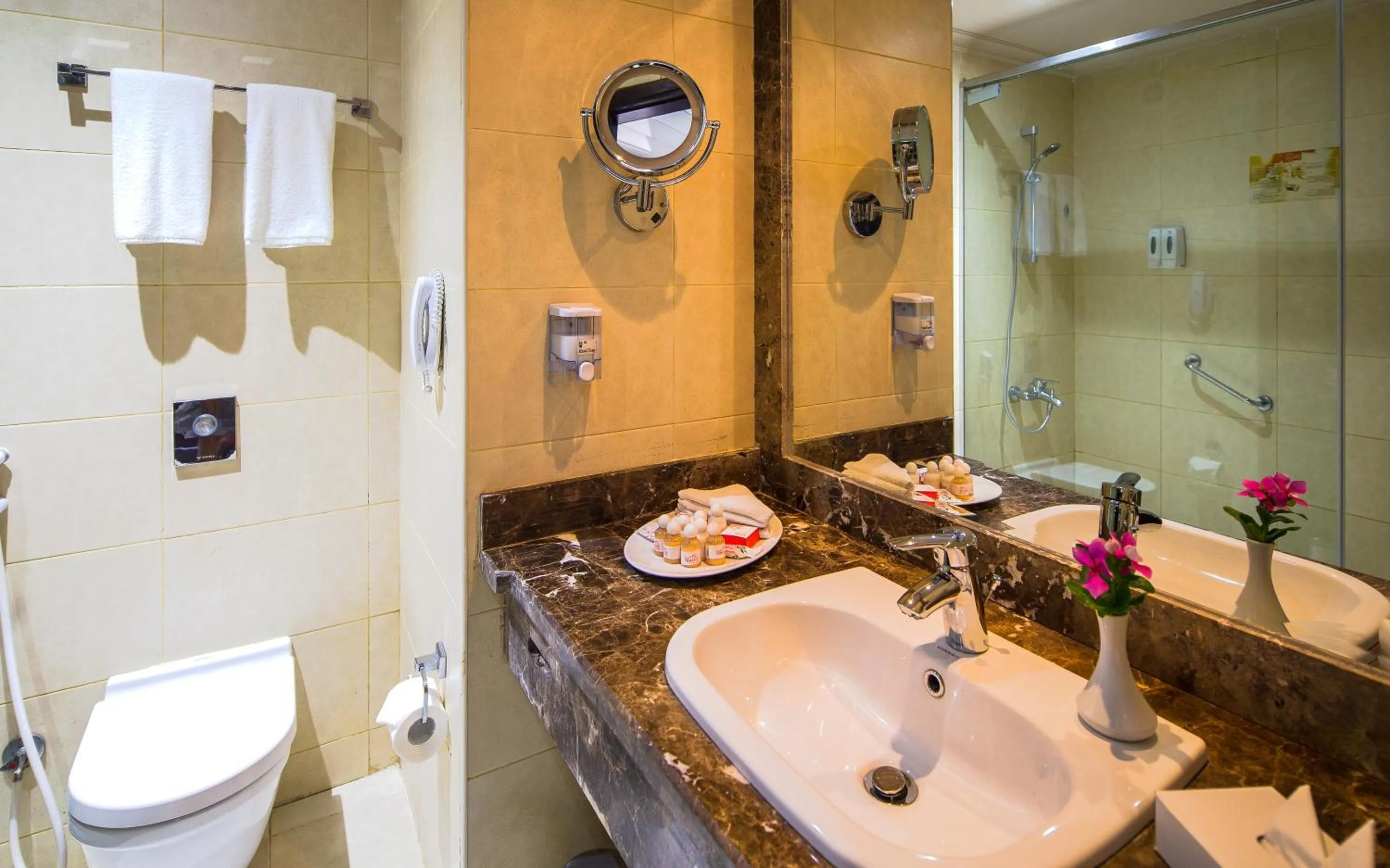 Bathroom in Hawaii Caesar Palace Aqua Park - Families and Couples Only