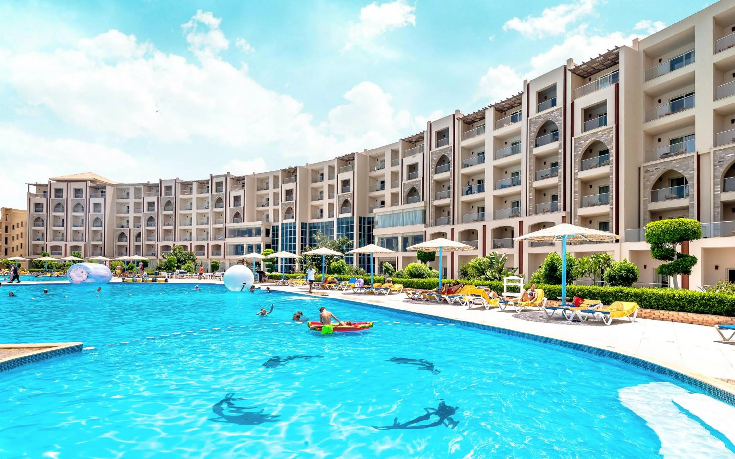 Swimming Pool in Hawaii Caesar Palace Aqua Park - Families and Couples Only