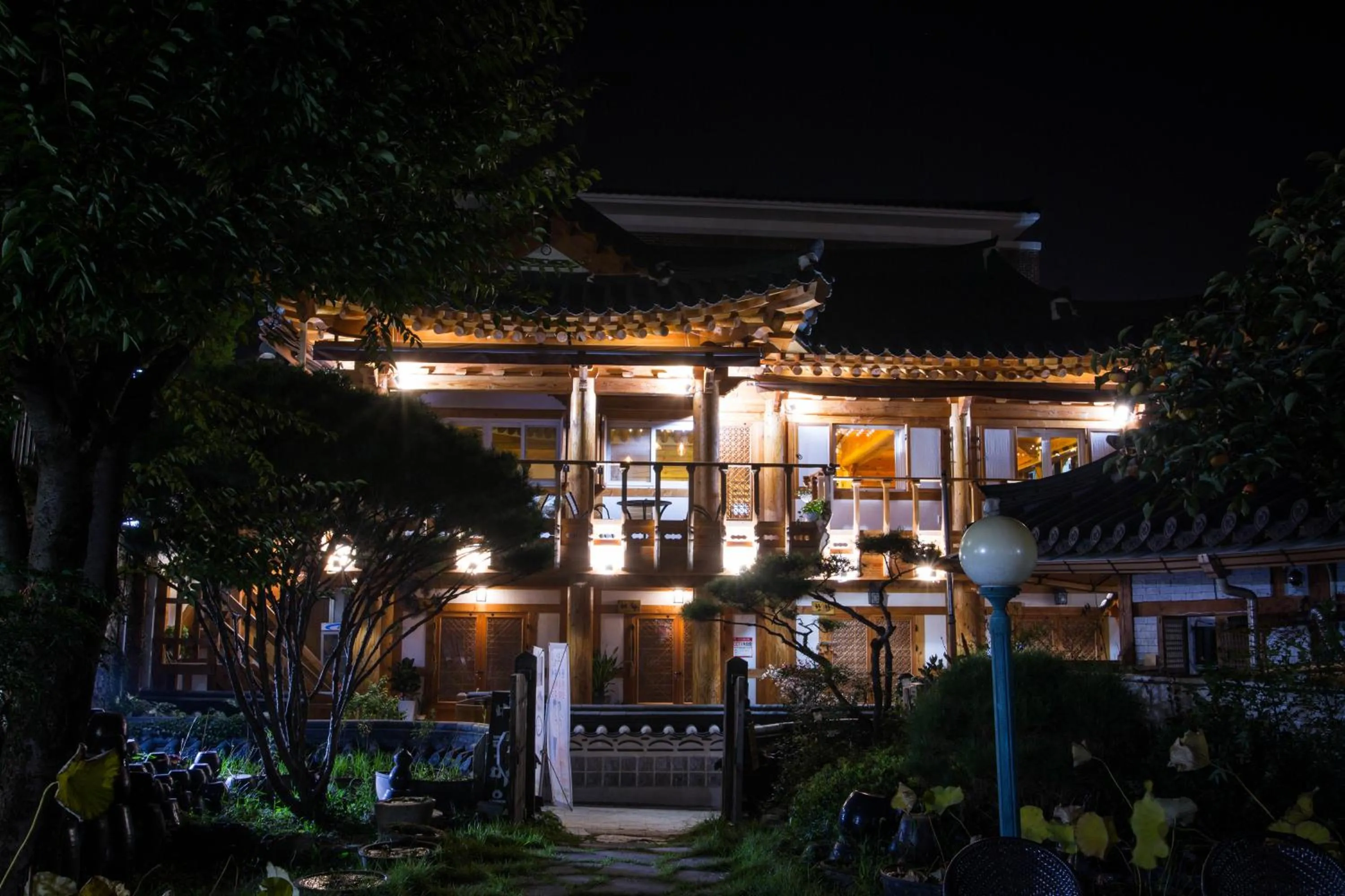 Facade/entrance in Laon Hanok Gguljam
