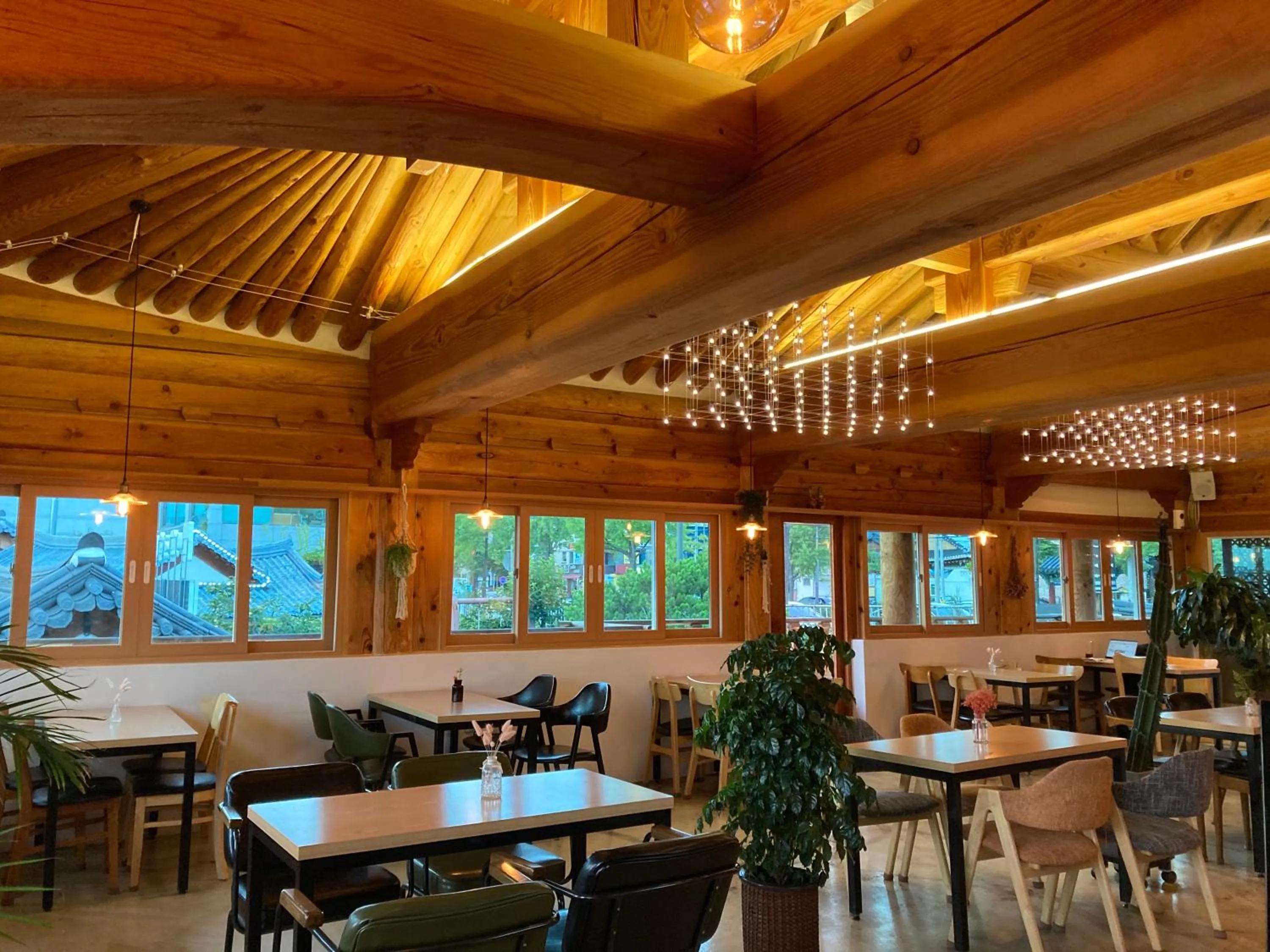 Property building in Laon Hanok Gguljam