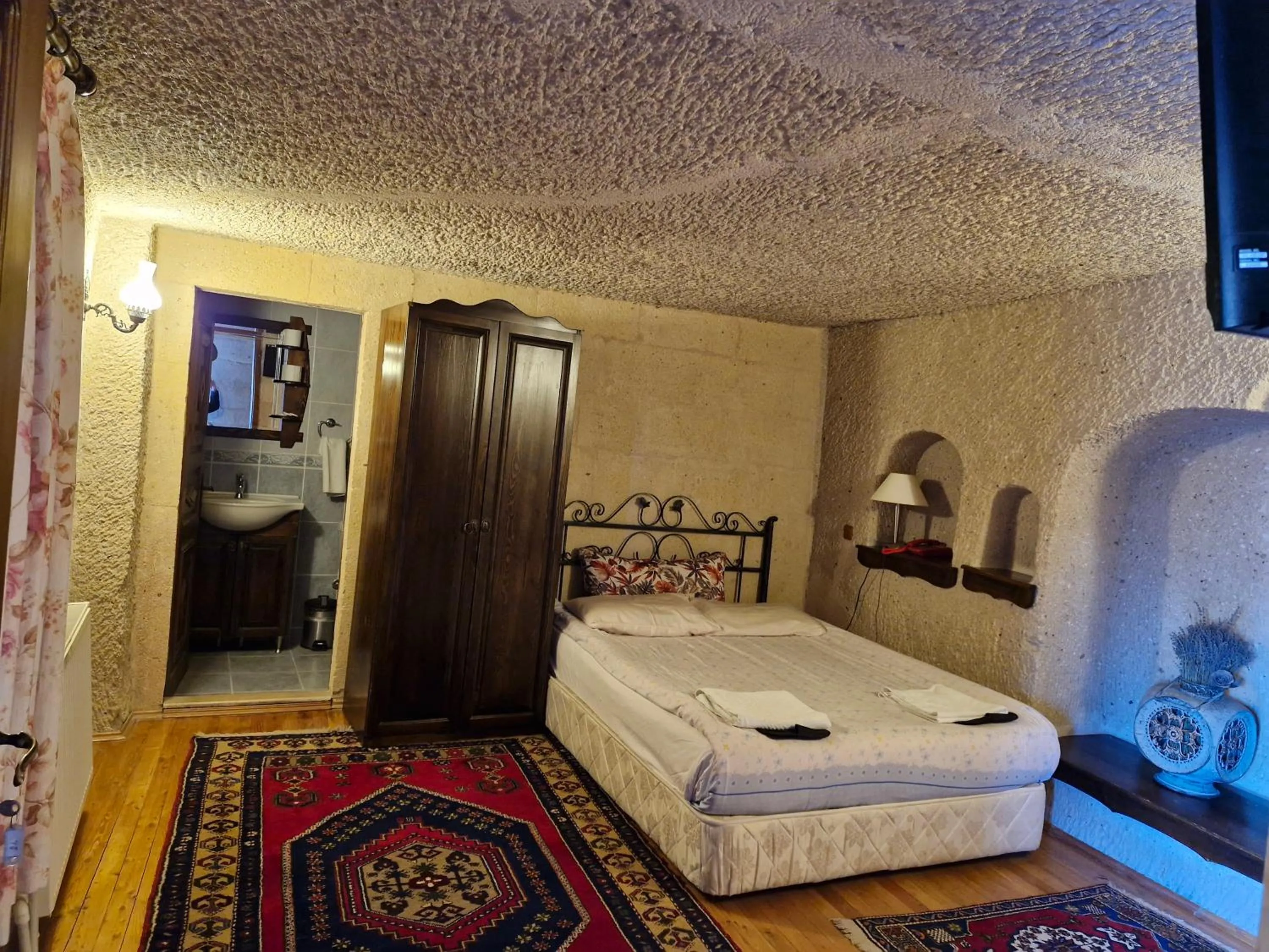 Bed in Nature Park Cave Hotel