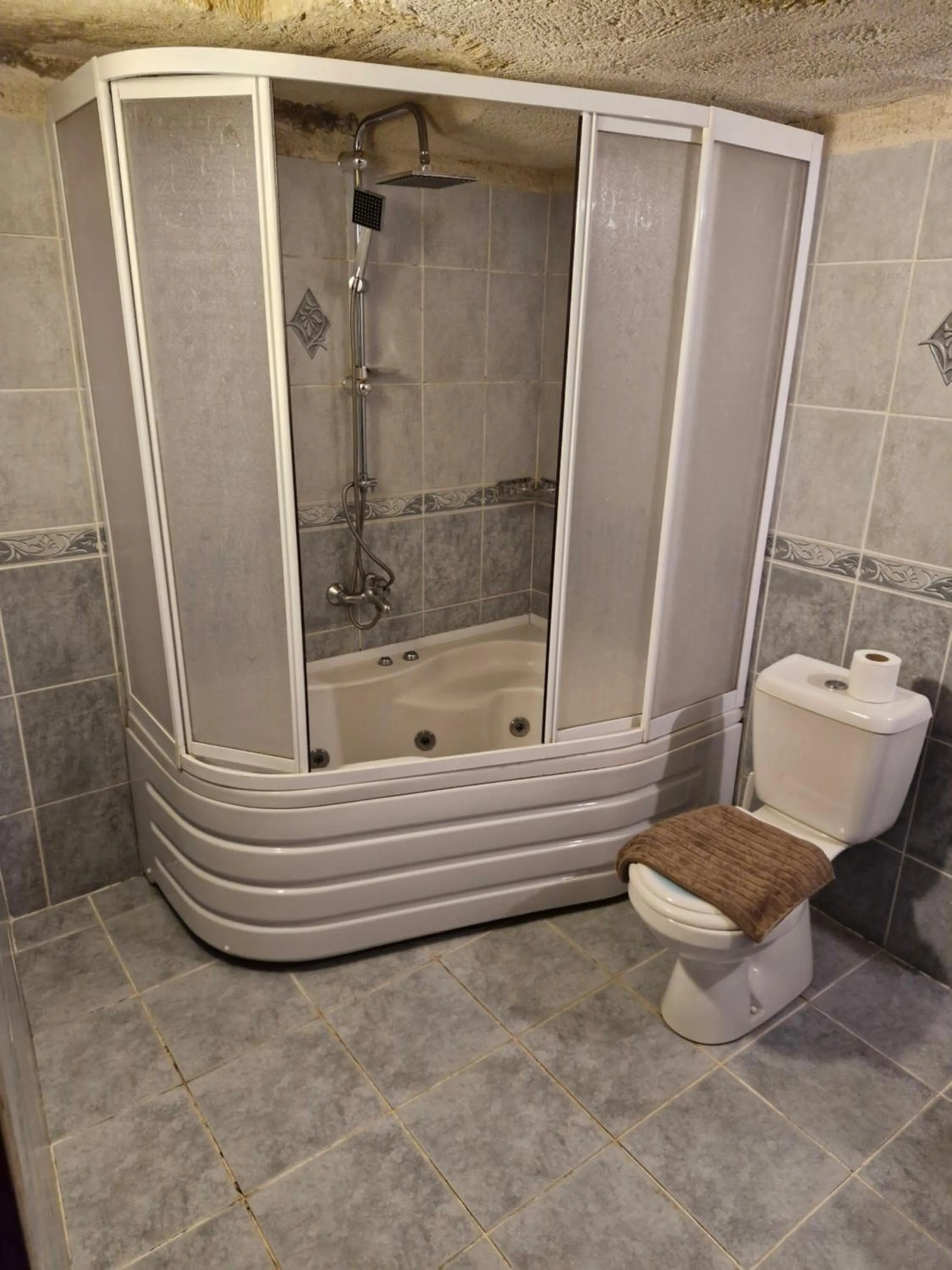 Shower in Nature Park Cave Hotel