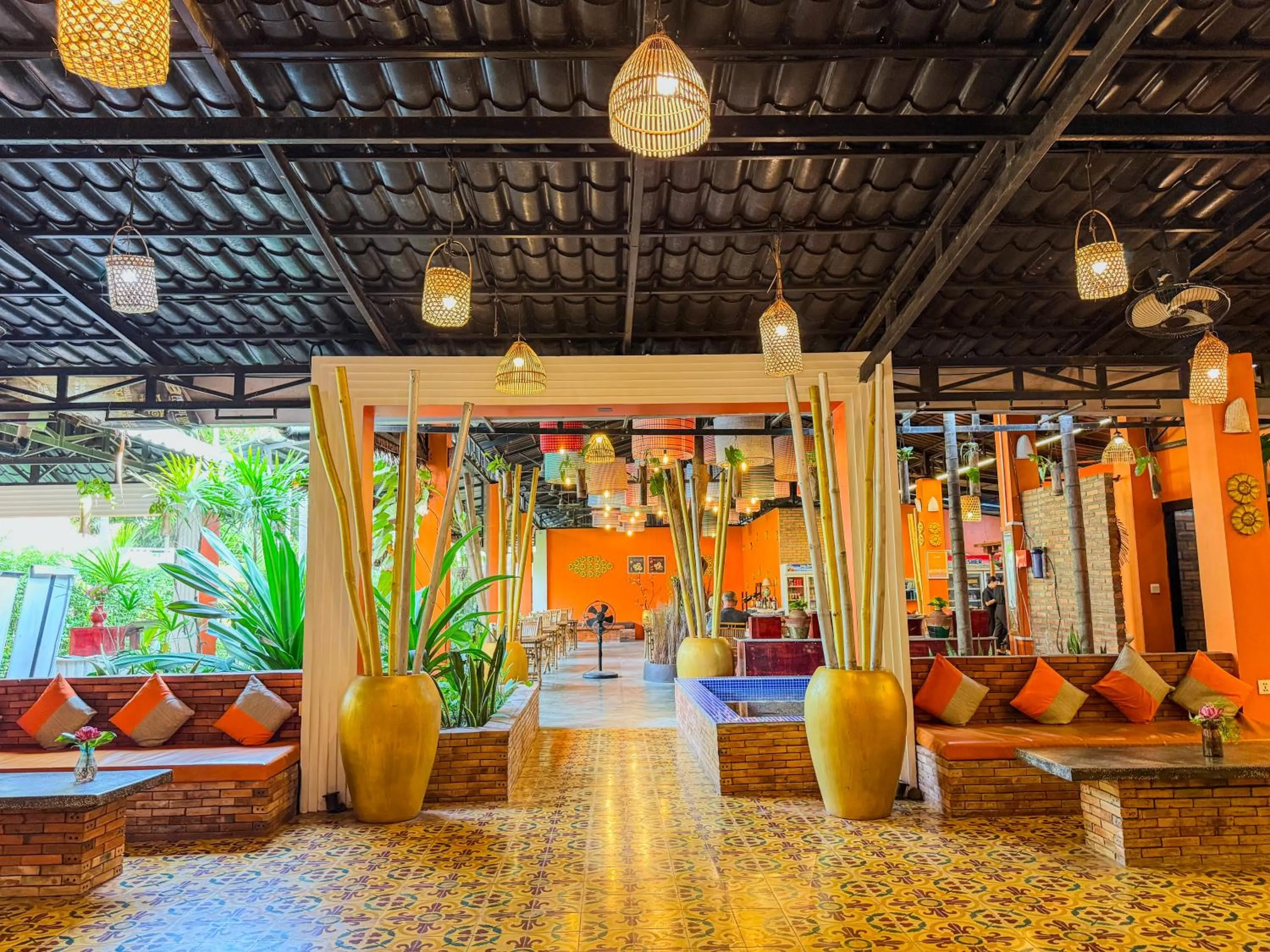 Restaurant/places to eat in Central Privilege Hotel