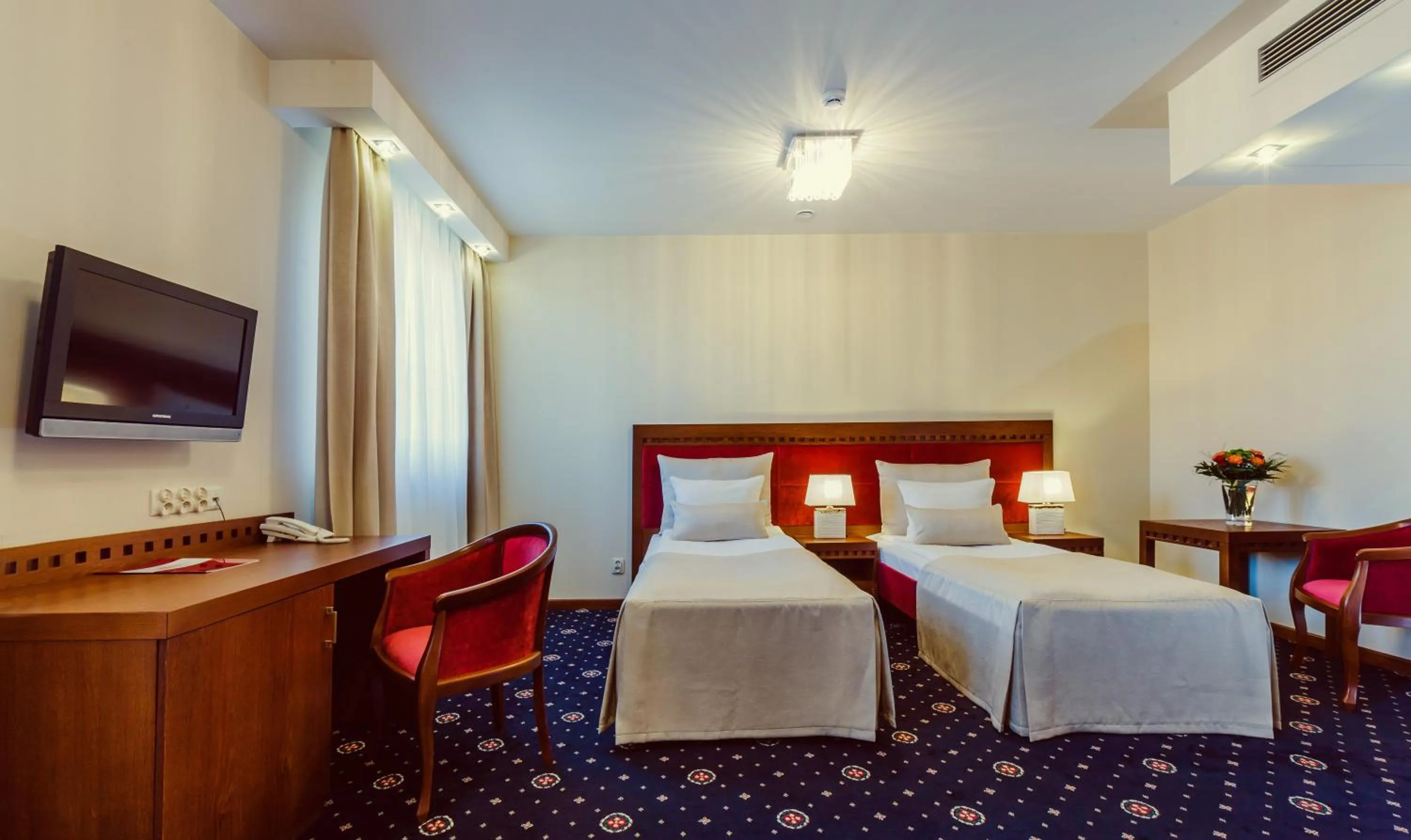 Photo of the whole room, Bed in Grein Hotel