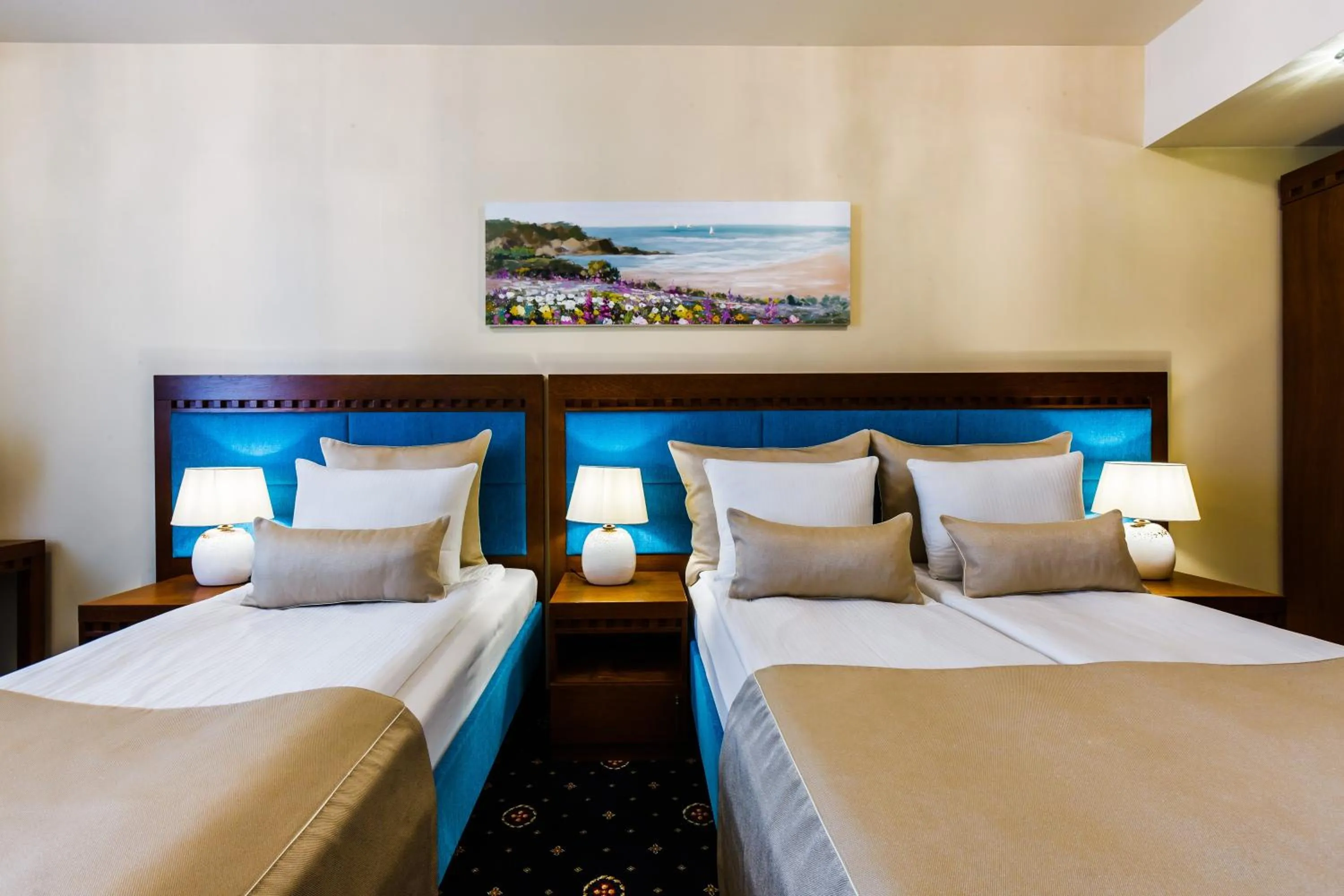 Photo of the whole room, Bed in Grein Hotel