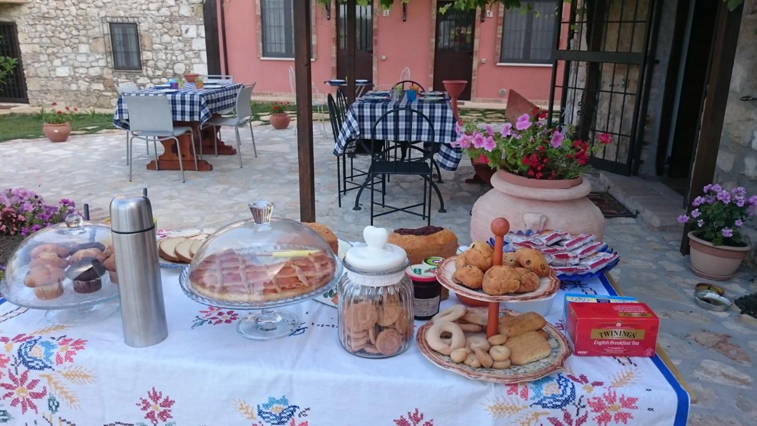 Buffet breakfast in AGRITURISMO iL PIOPPETO