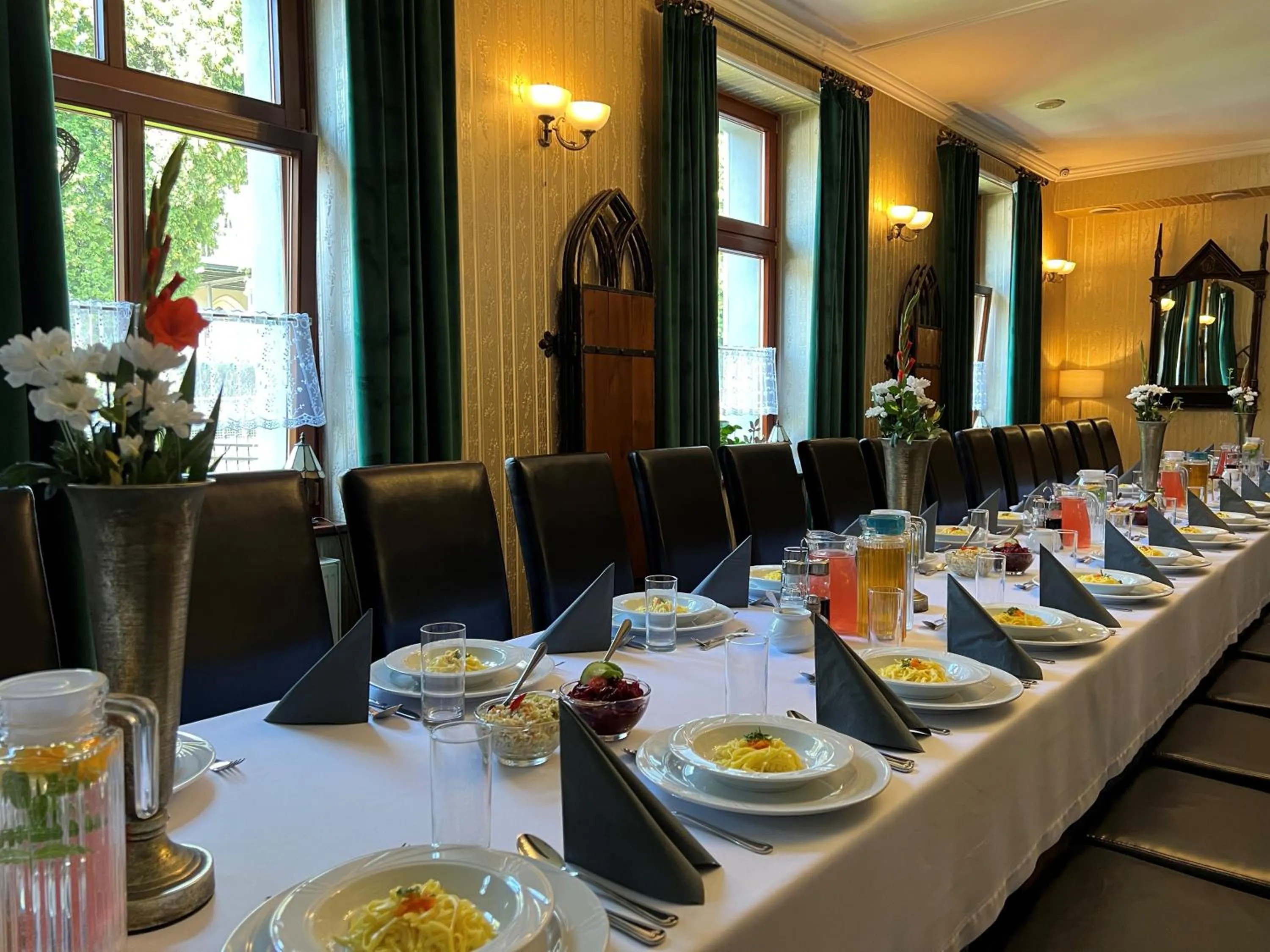 Restaurant/places to eat in Hotel i Restauracja Castle