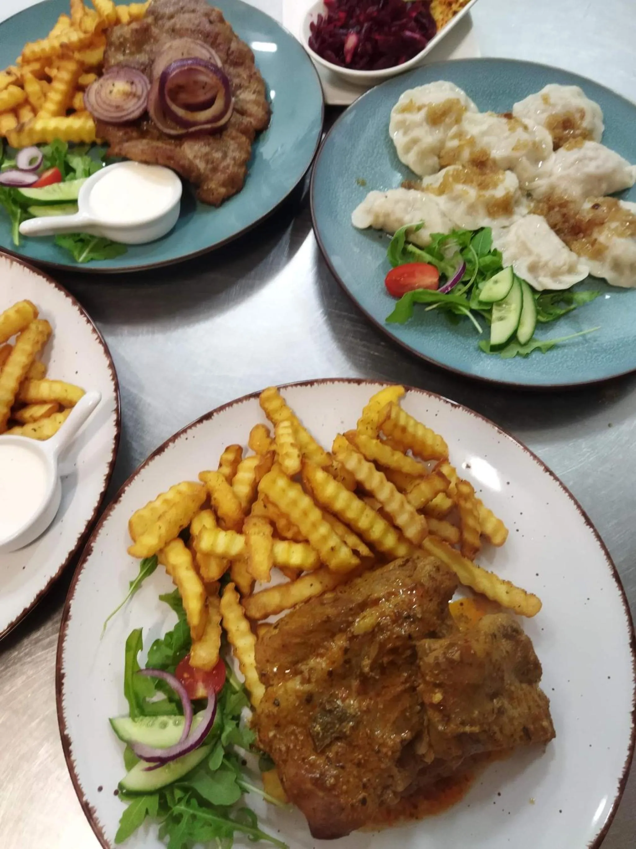 Restaurant/places to eat in Hotel i Restauracja Castle