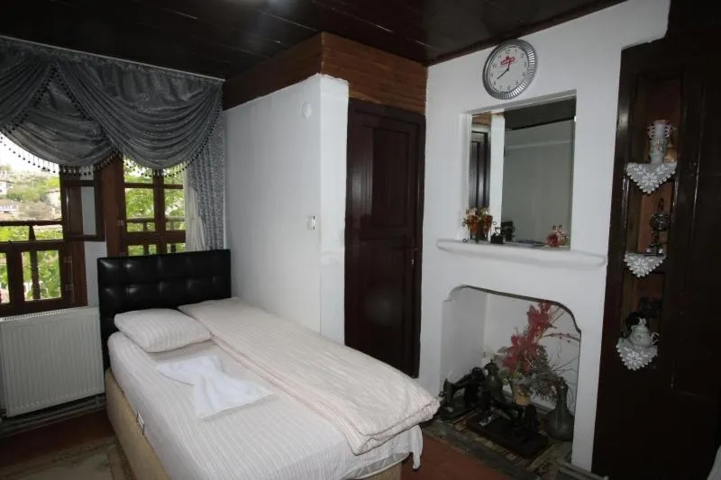 Photo of the whole room, Bed in Efe Guest House