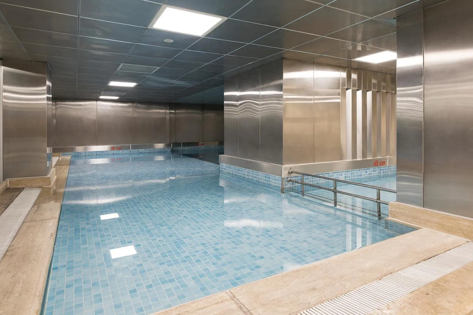 Swimming pool in Zorlu Grand Hotel Trabzon