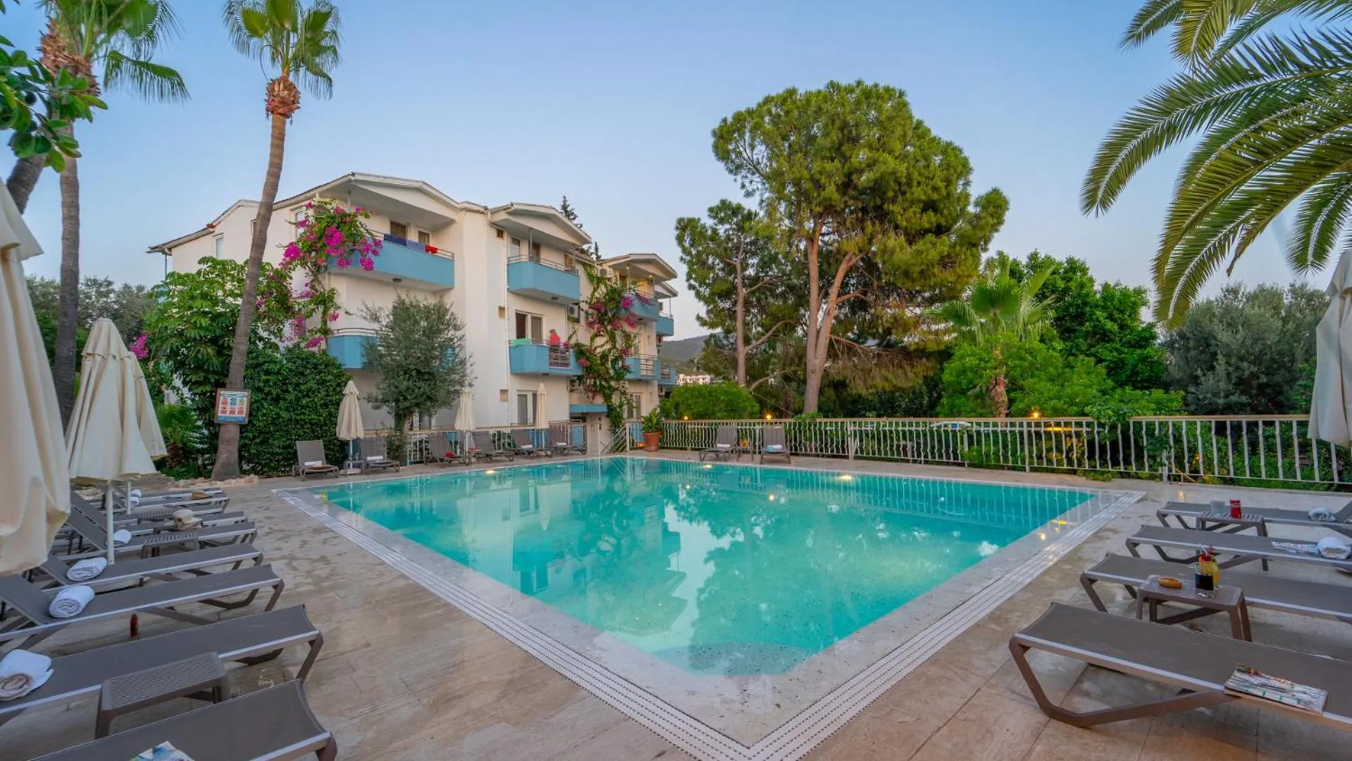 Golden Lighthouse Hotel