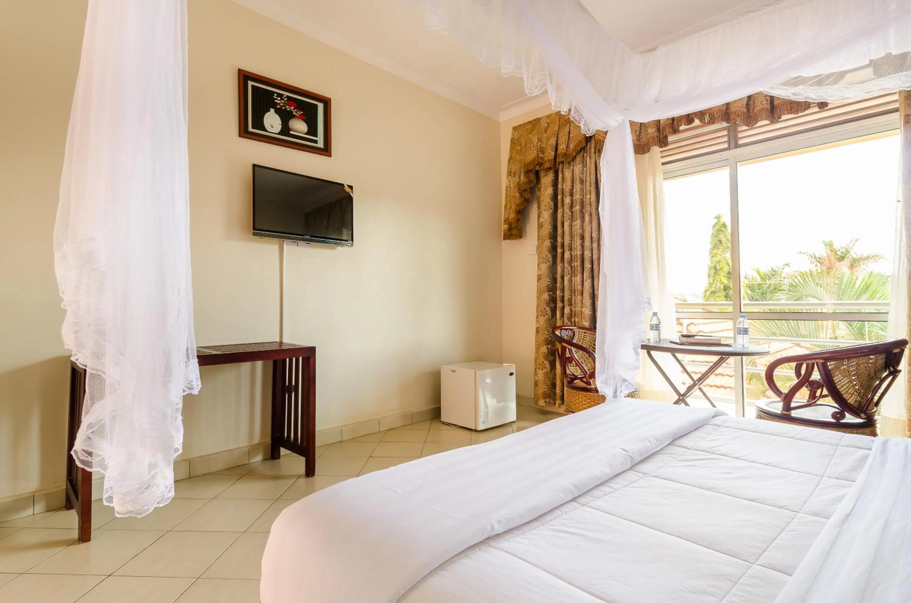 TV and multimedia in Victoria Travel Hotel