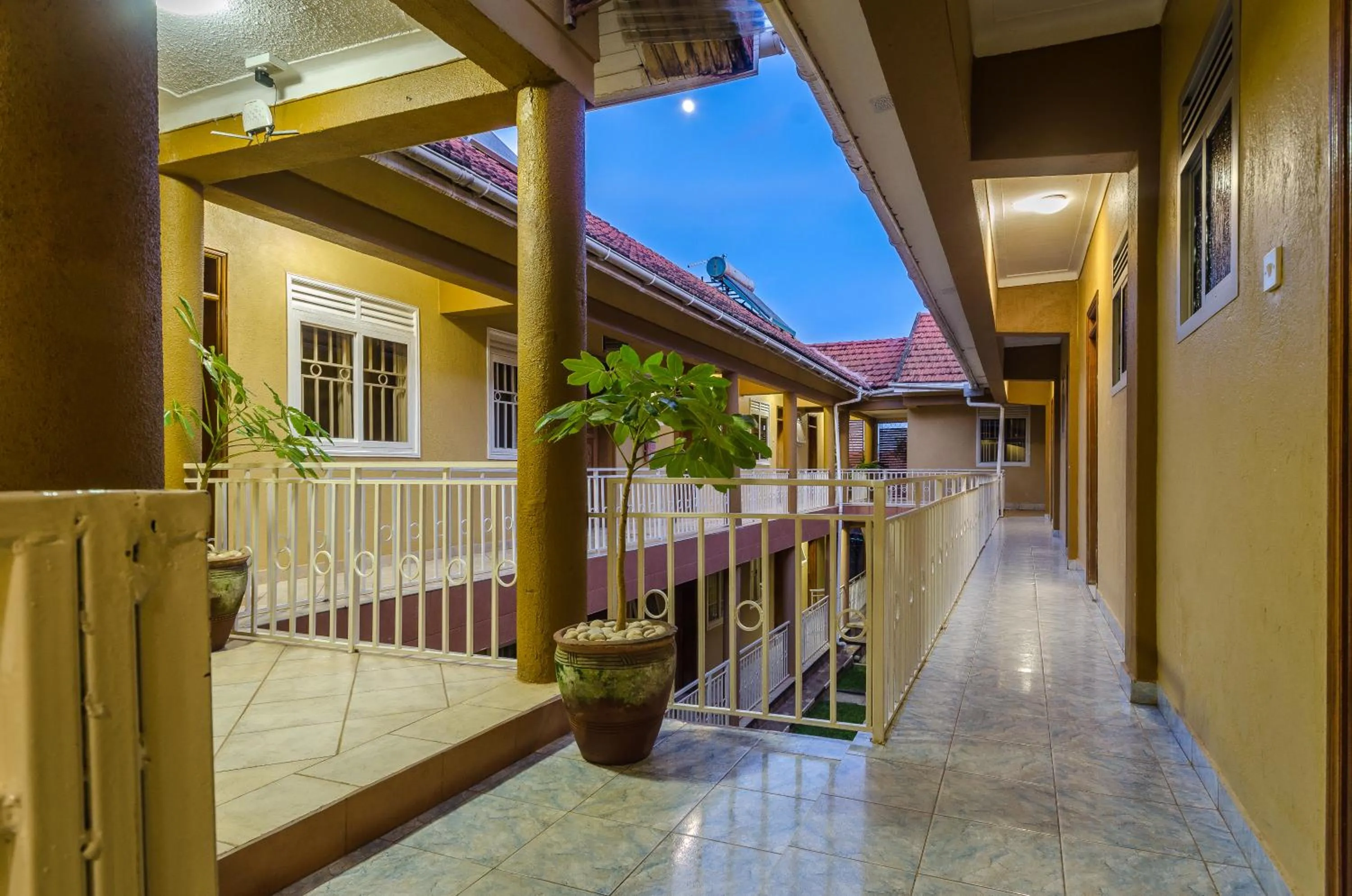 Area and facilities in Victoria Travel Hotel