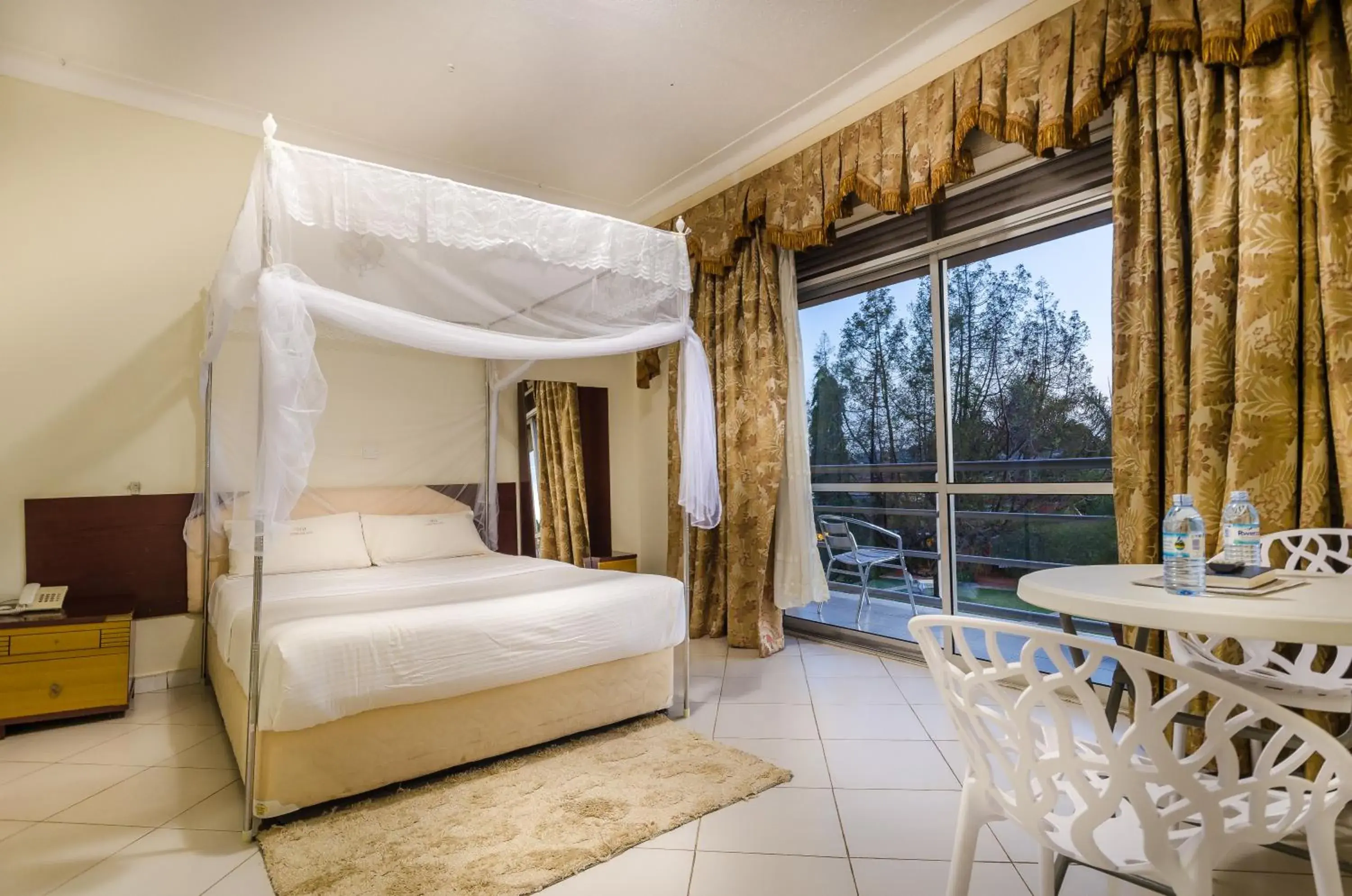 Deluxe Double Room with Balcony in Victoria Travel Hotel Deluxe Double Room with Balcony in Victoria Travel Hotel