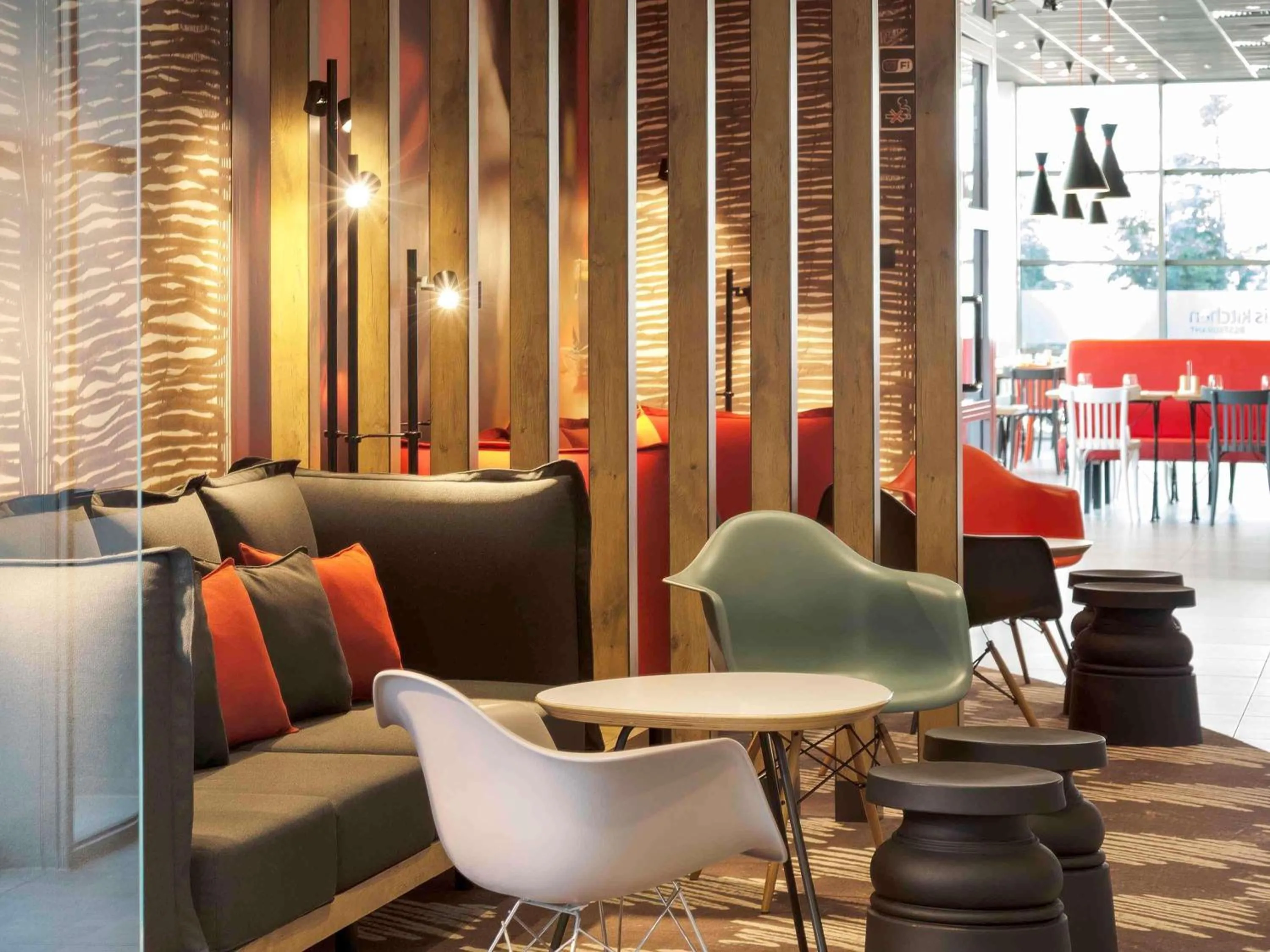 Lounge or bar in Ibis Poznan Stare Miasto