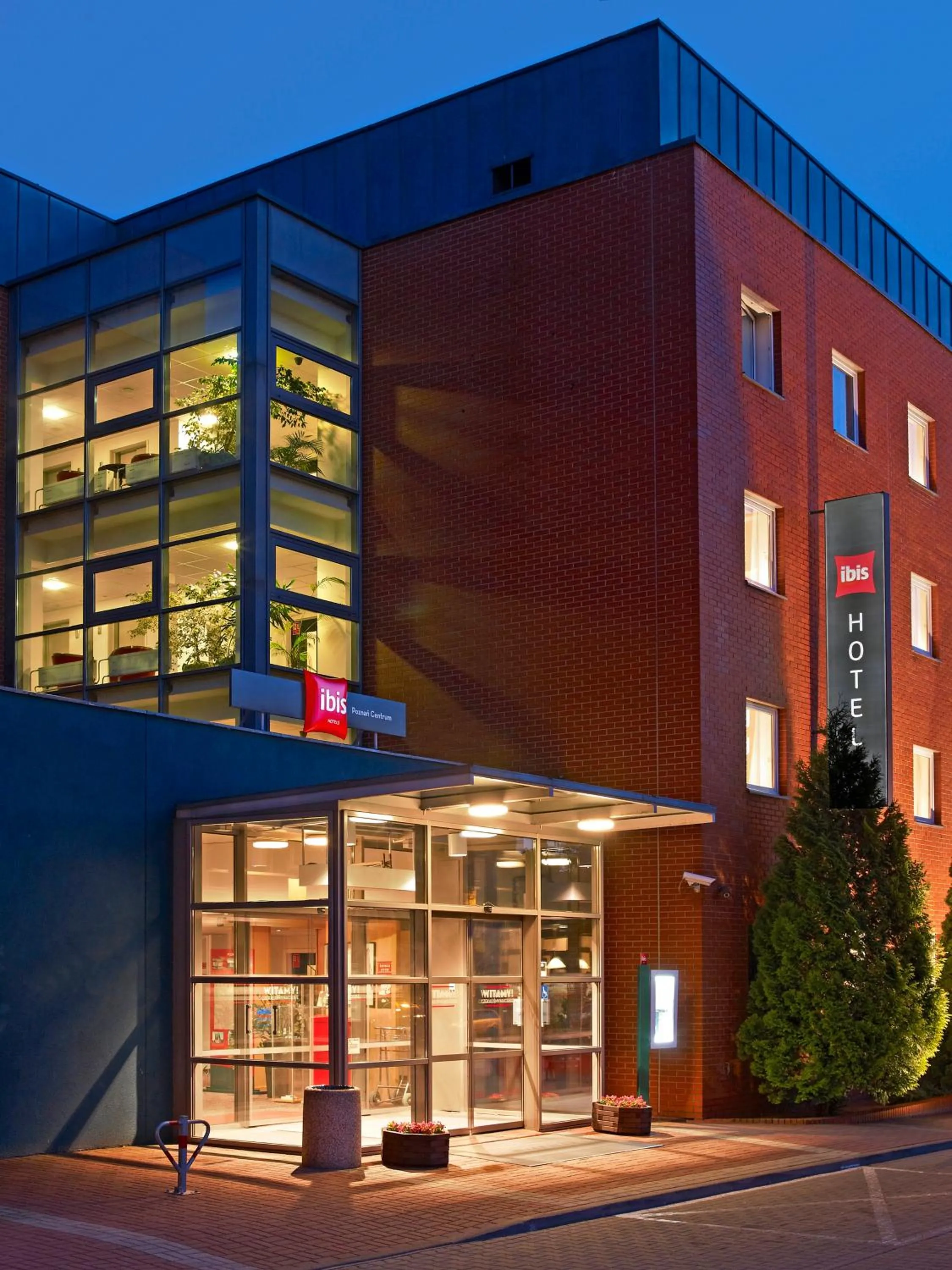 Facade/entrance in Ibis Poznan Stare Miasto