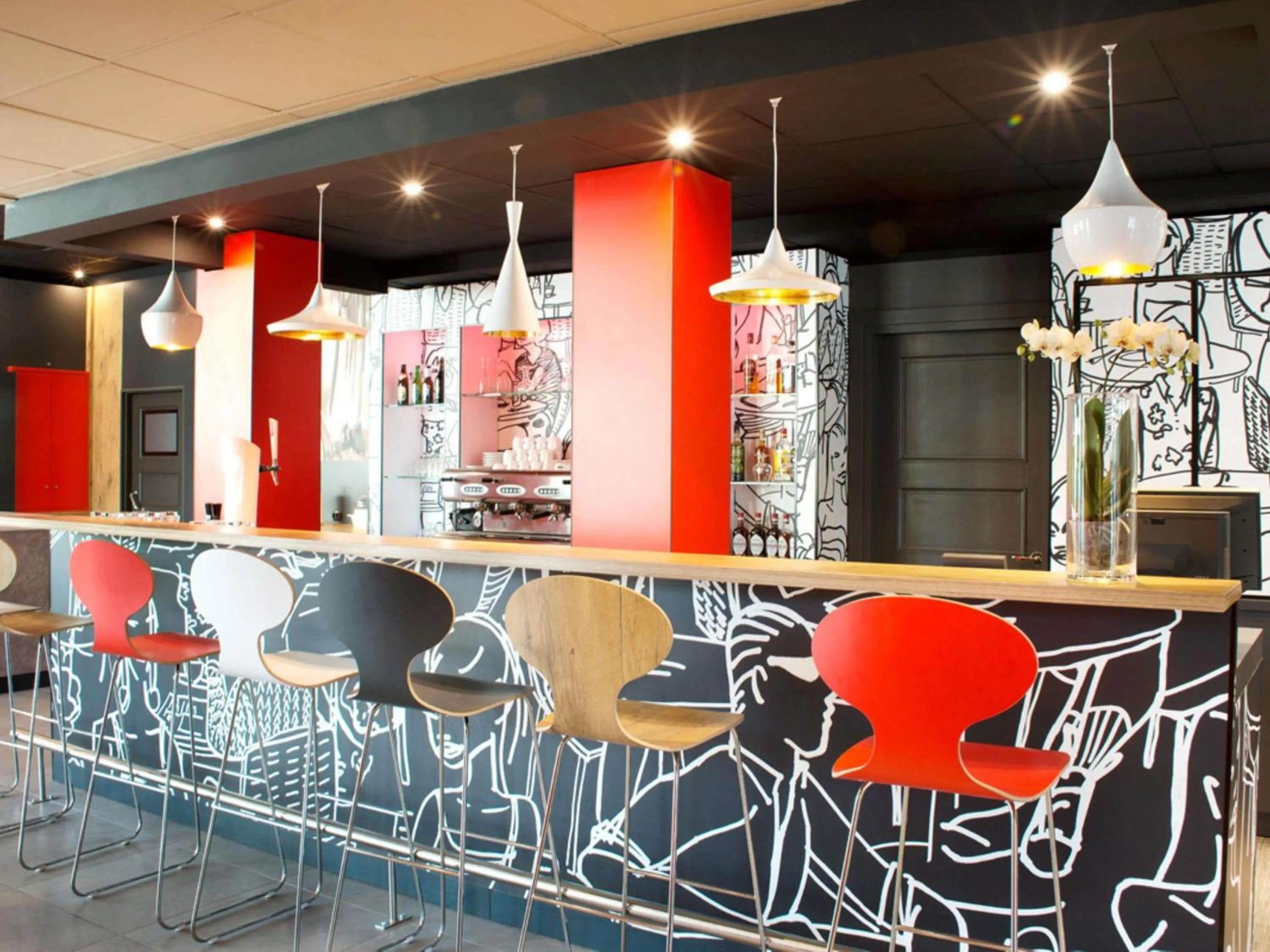 Lounge or bar in Ibis Poznan Stare Miasto