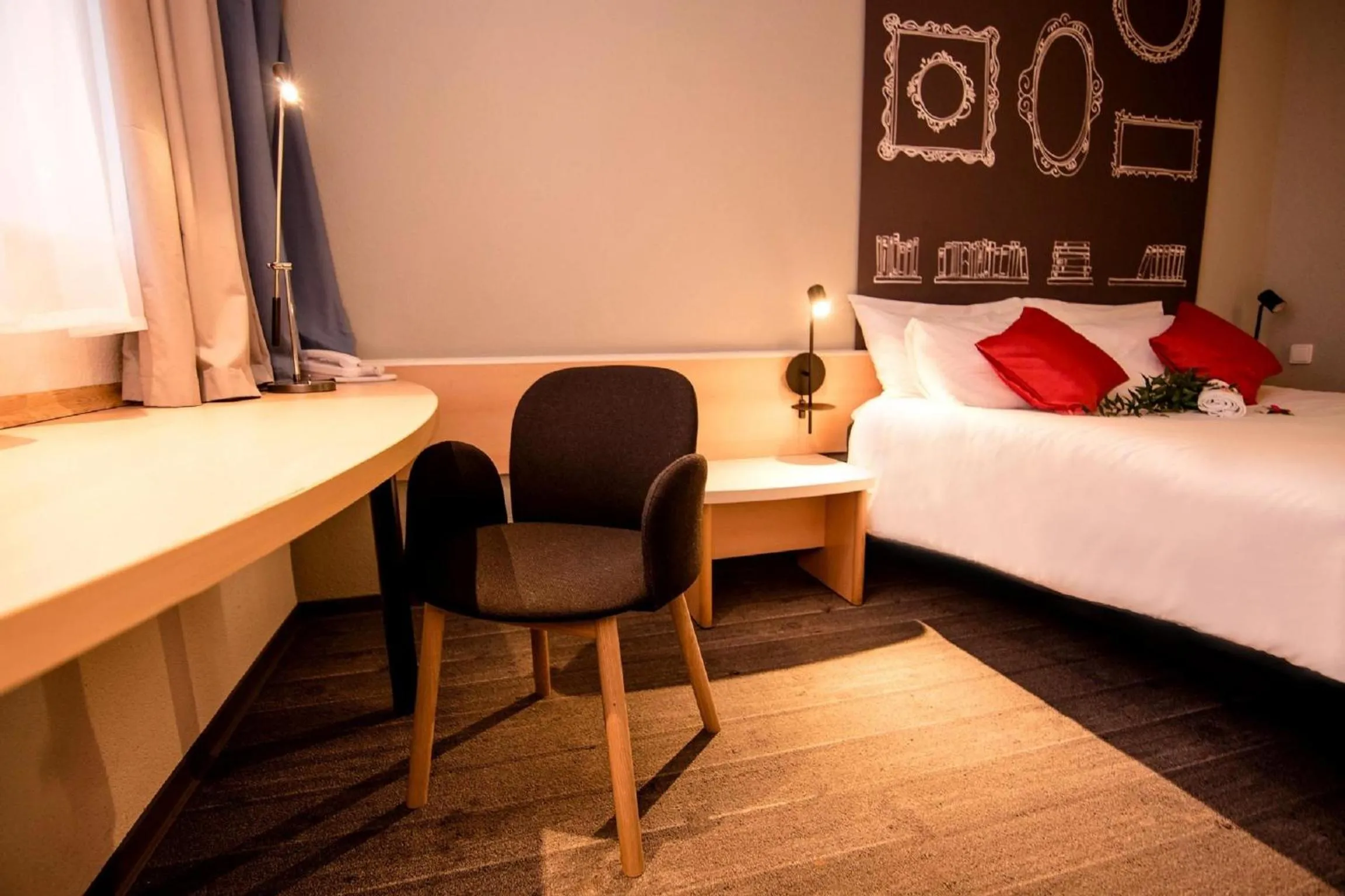 Photo of the whole room, Bed in Ibis Poznan Stare Miasto