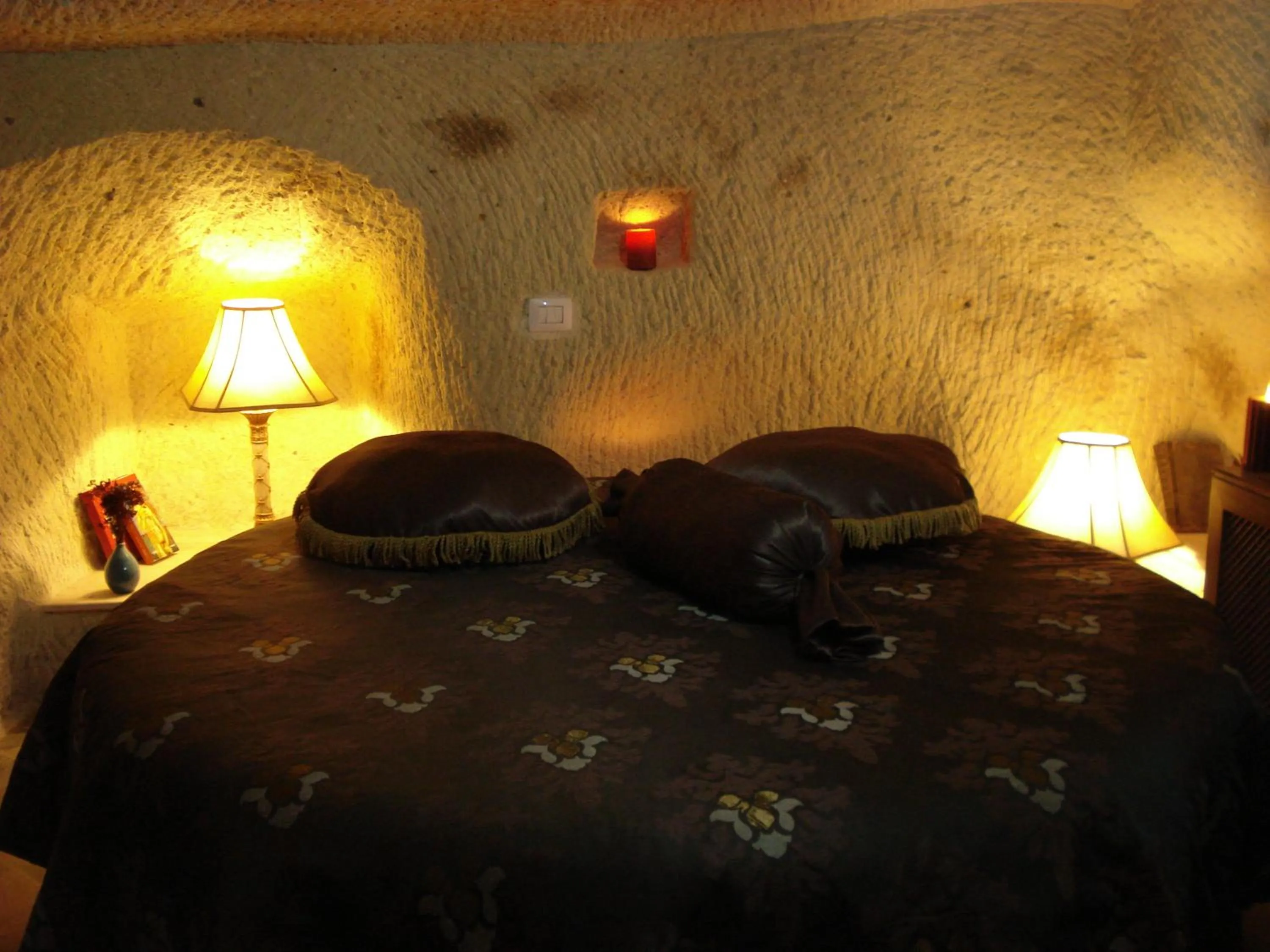 Photo of the whole room, Bed in Cappadocia Perimasali Cave Hotel