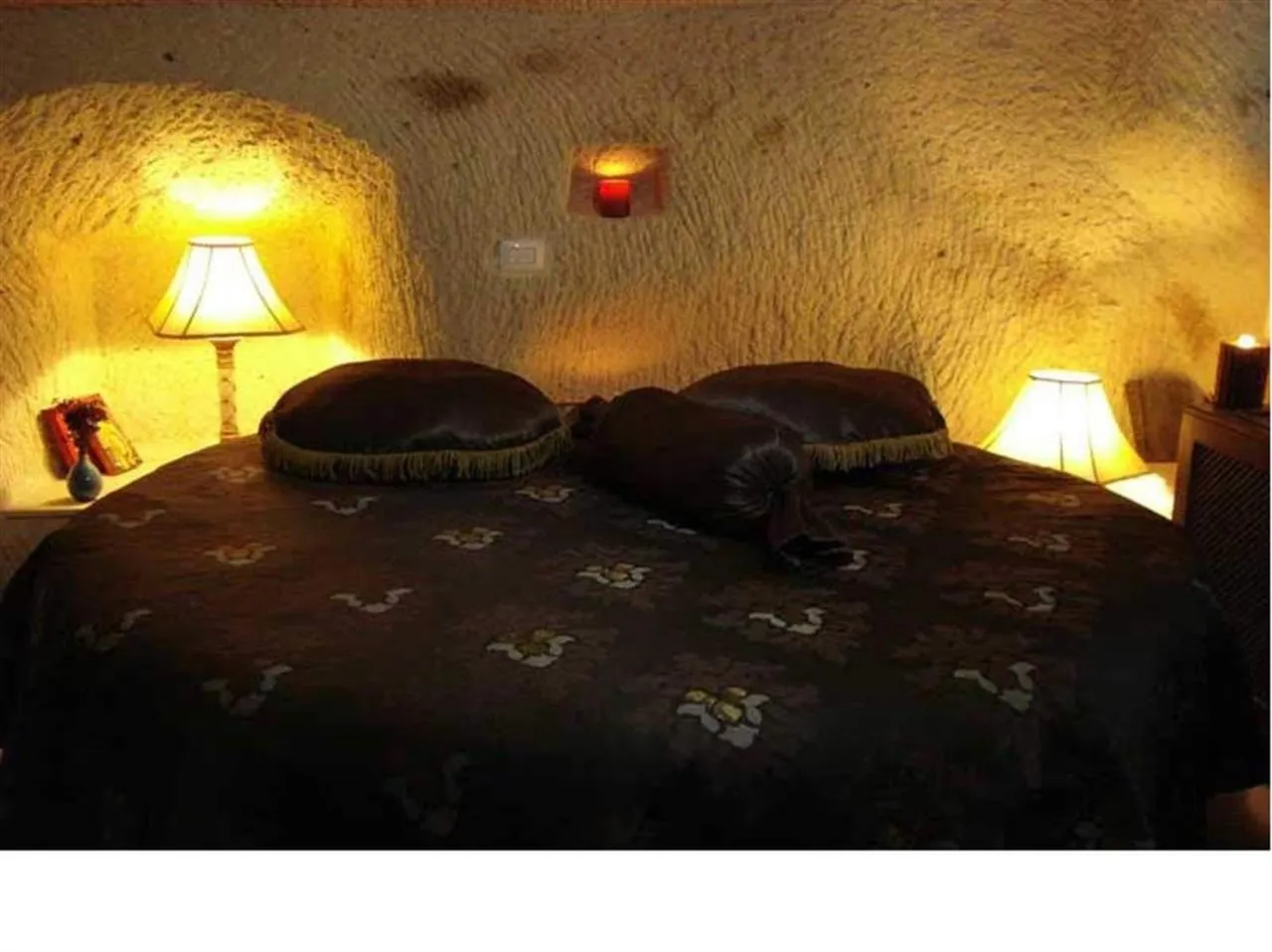 Photo of the whole room, Bed in Cappadocia Perimasali Cave Hotel
