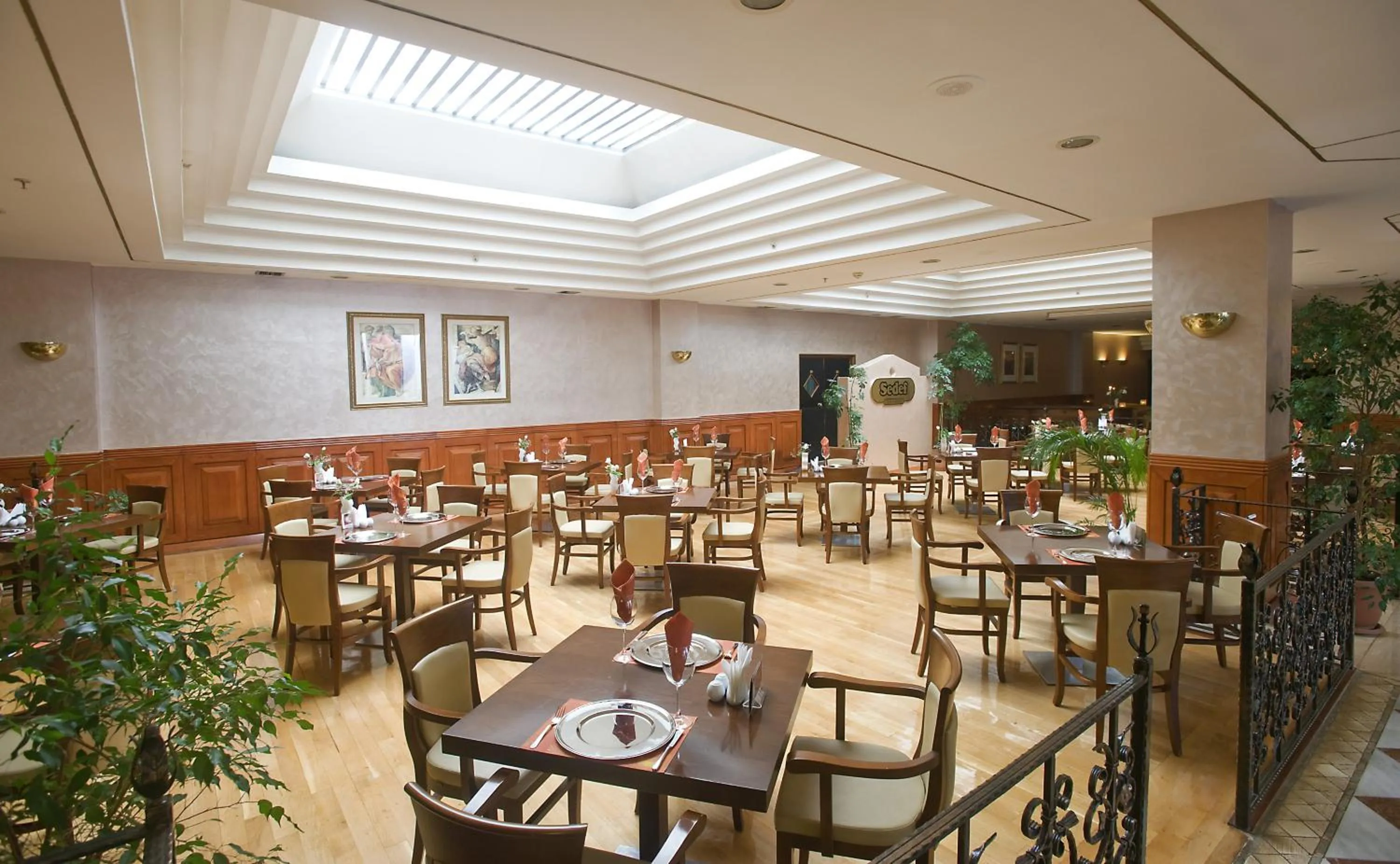 Restaurant/Places to Eat in Kervansaray Thermal Convention Center & Spa