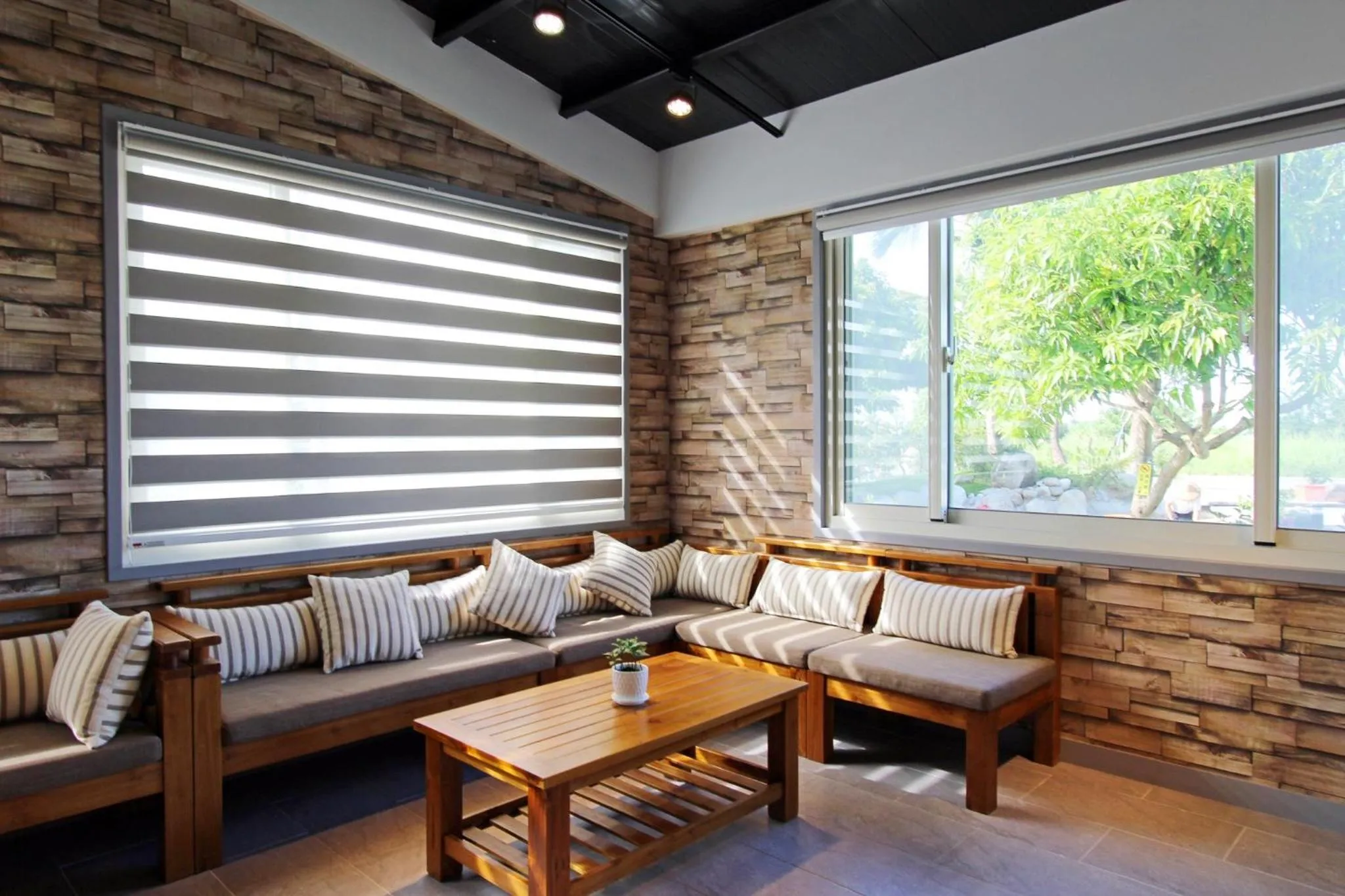 Communal lounge/ TV room in The Green Mile Field B&B