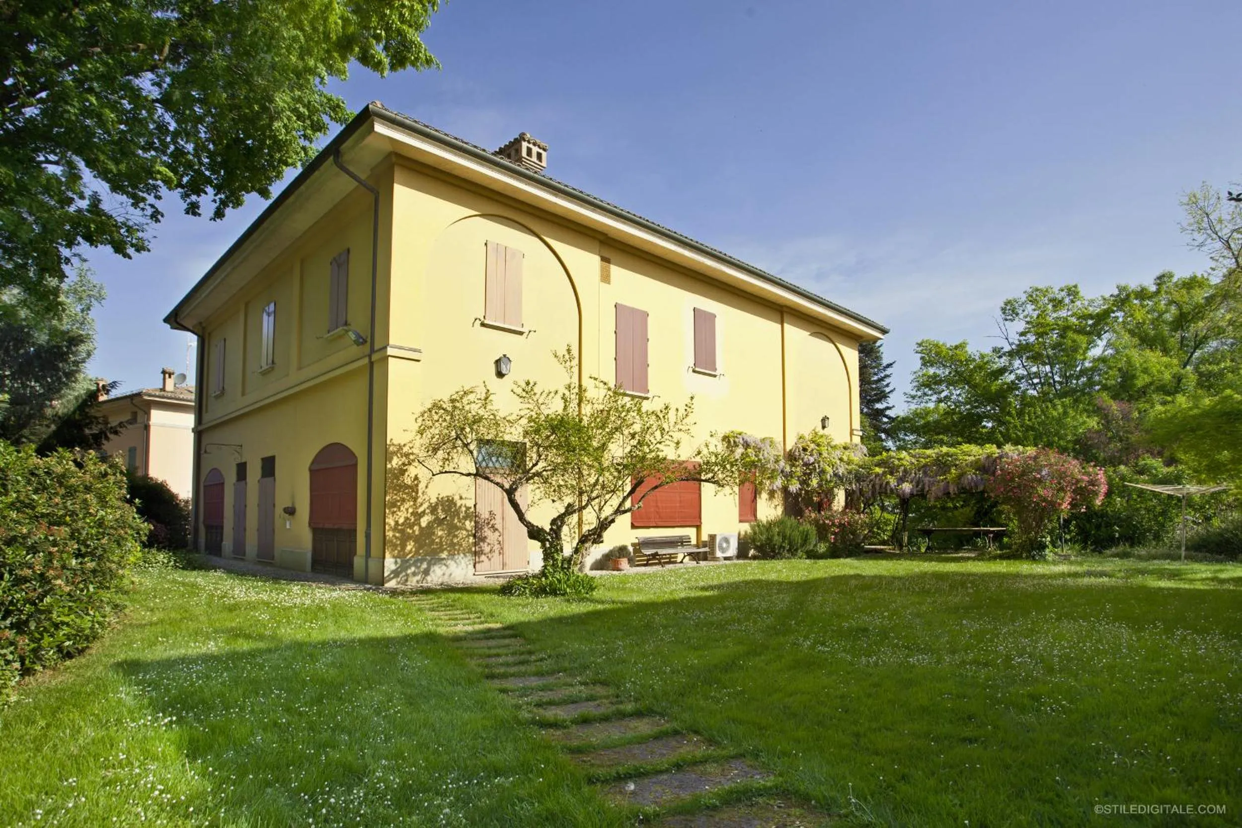 Property building in Pragatto Hills by Casino di Pragatto