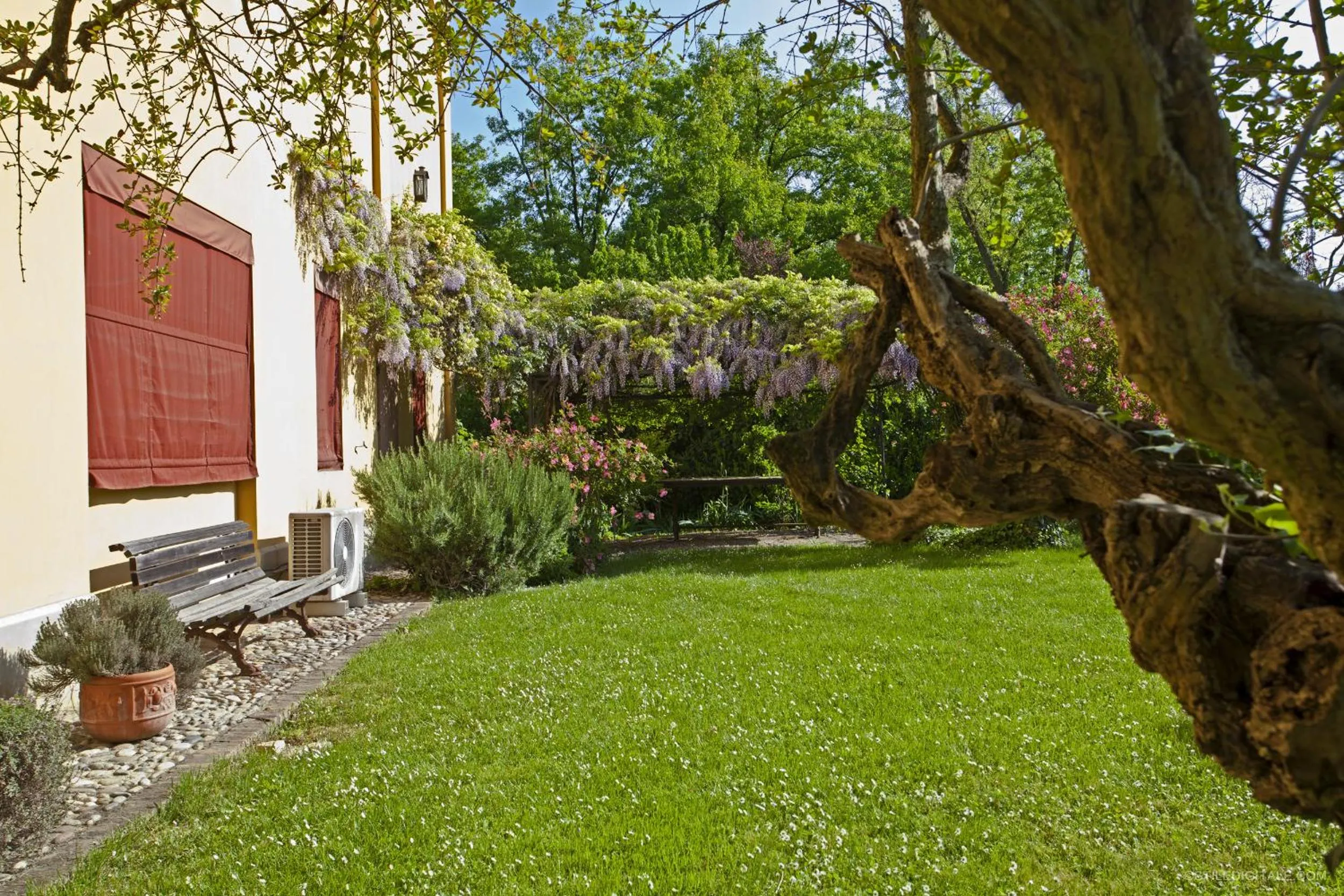 Garden view in Pragatto Hills by Casino di Pragatto