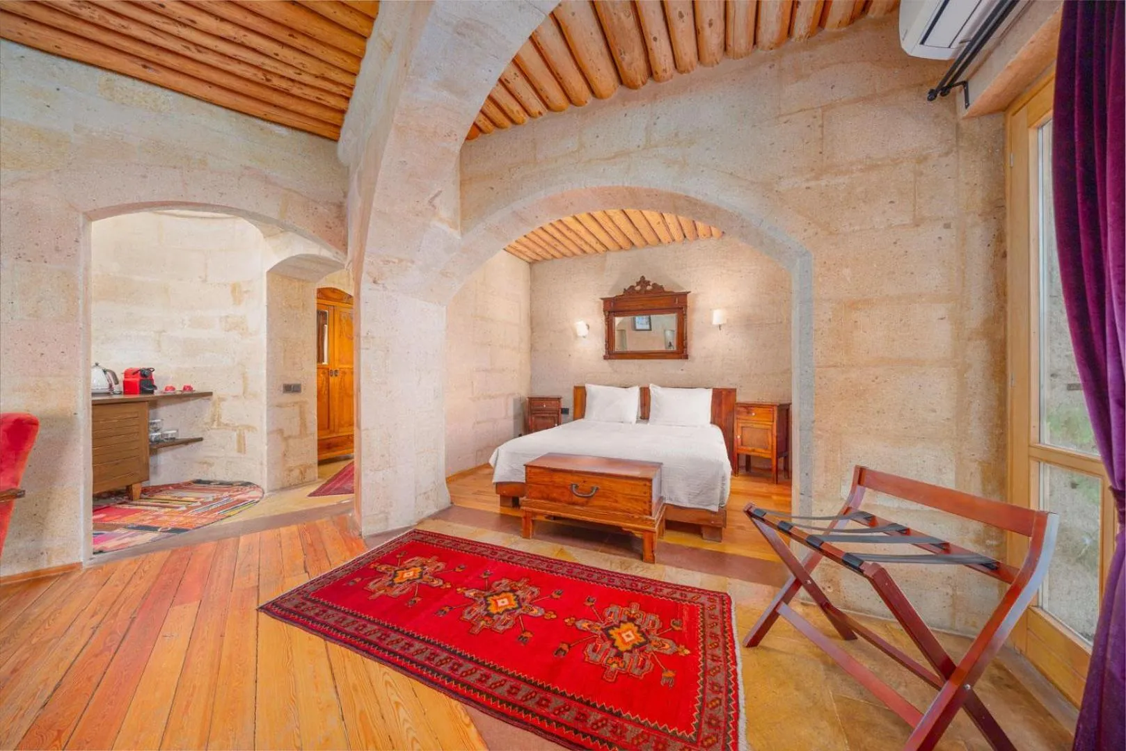 Photo of the whole room in Taskonaklar